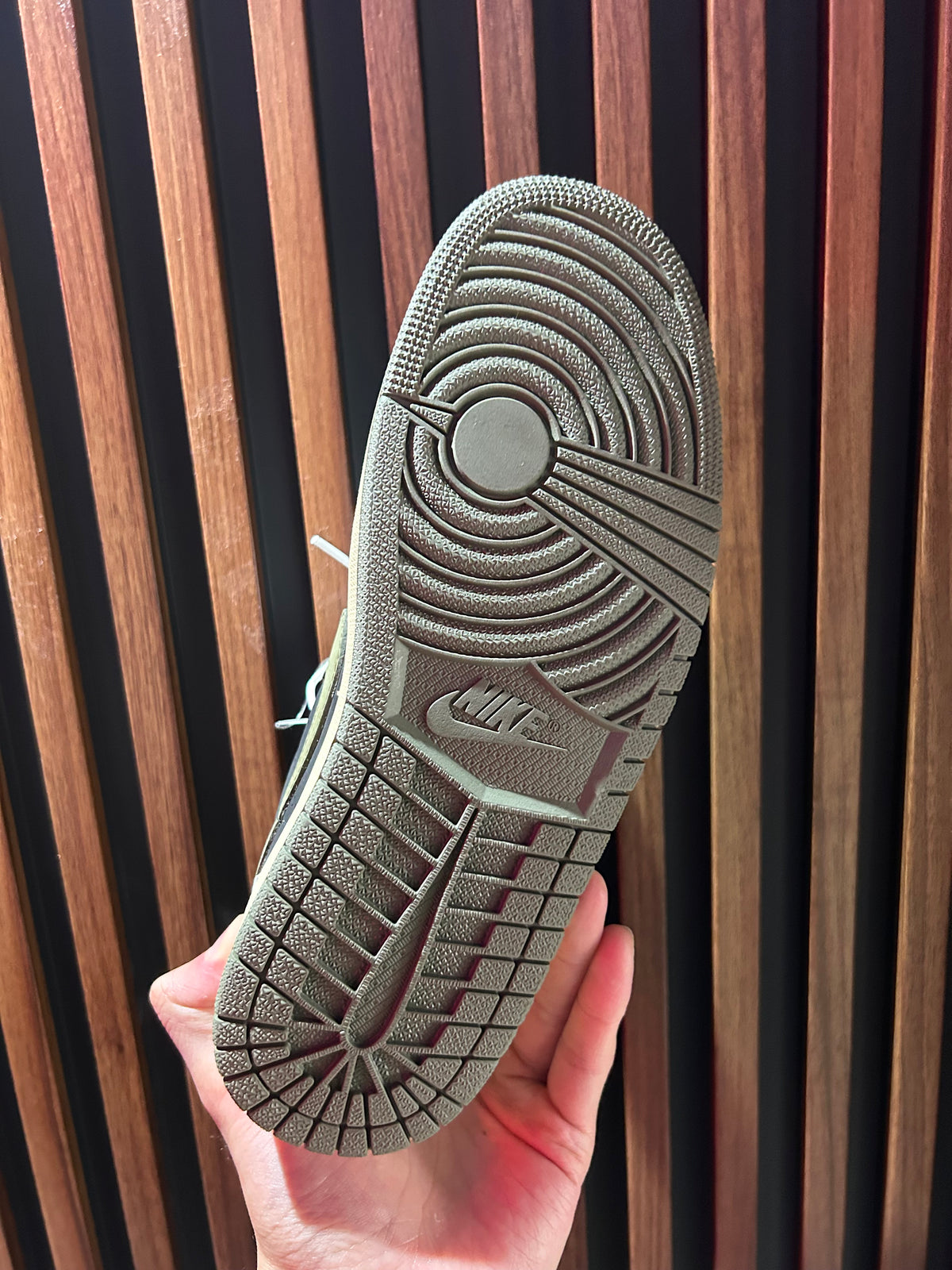 TENIS NIKE AIR JORDAN 1 LOW X TRAVIS SCOTT MEDIUM OLIVE