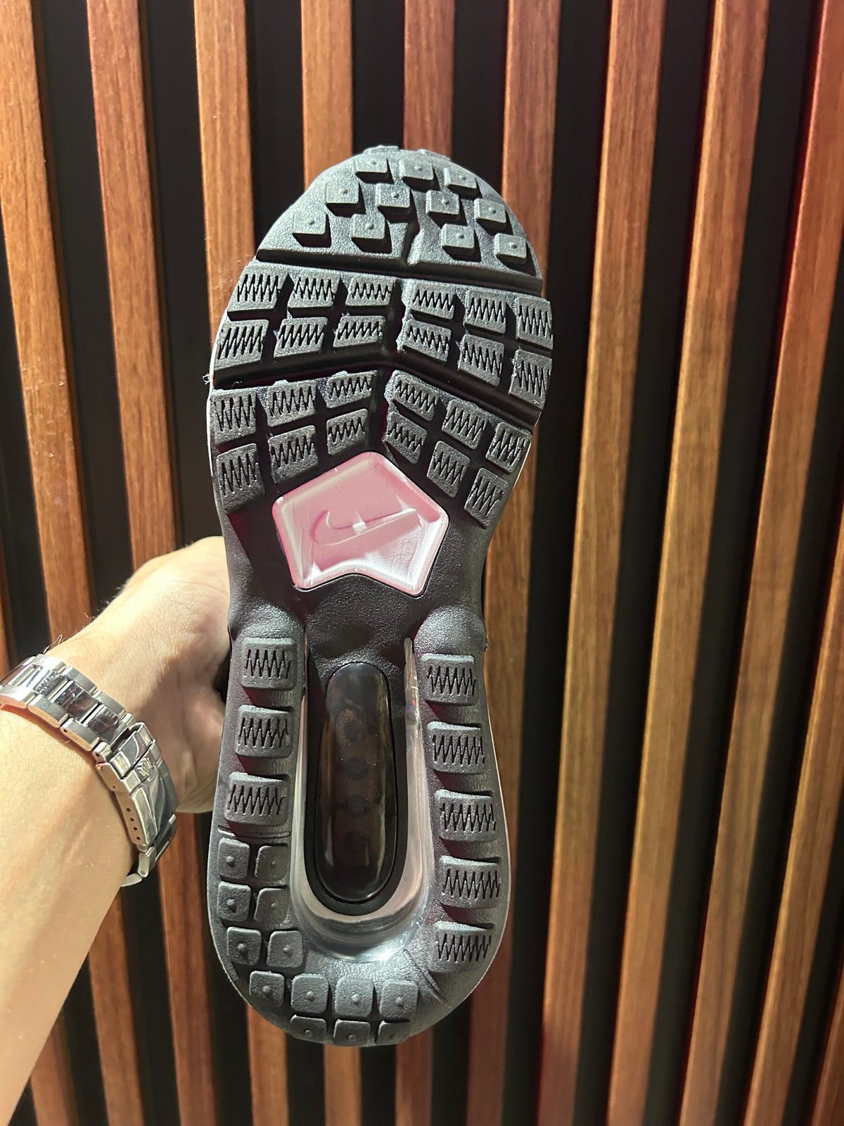 TENIS NIKE AIR MÁX PULSE ROAM