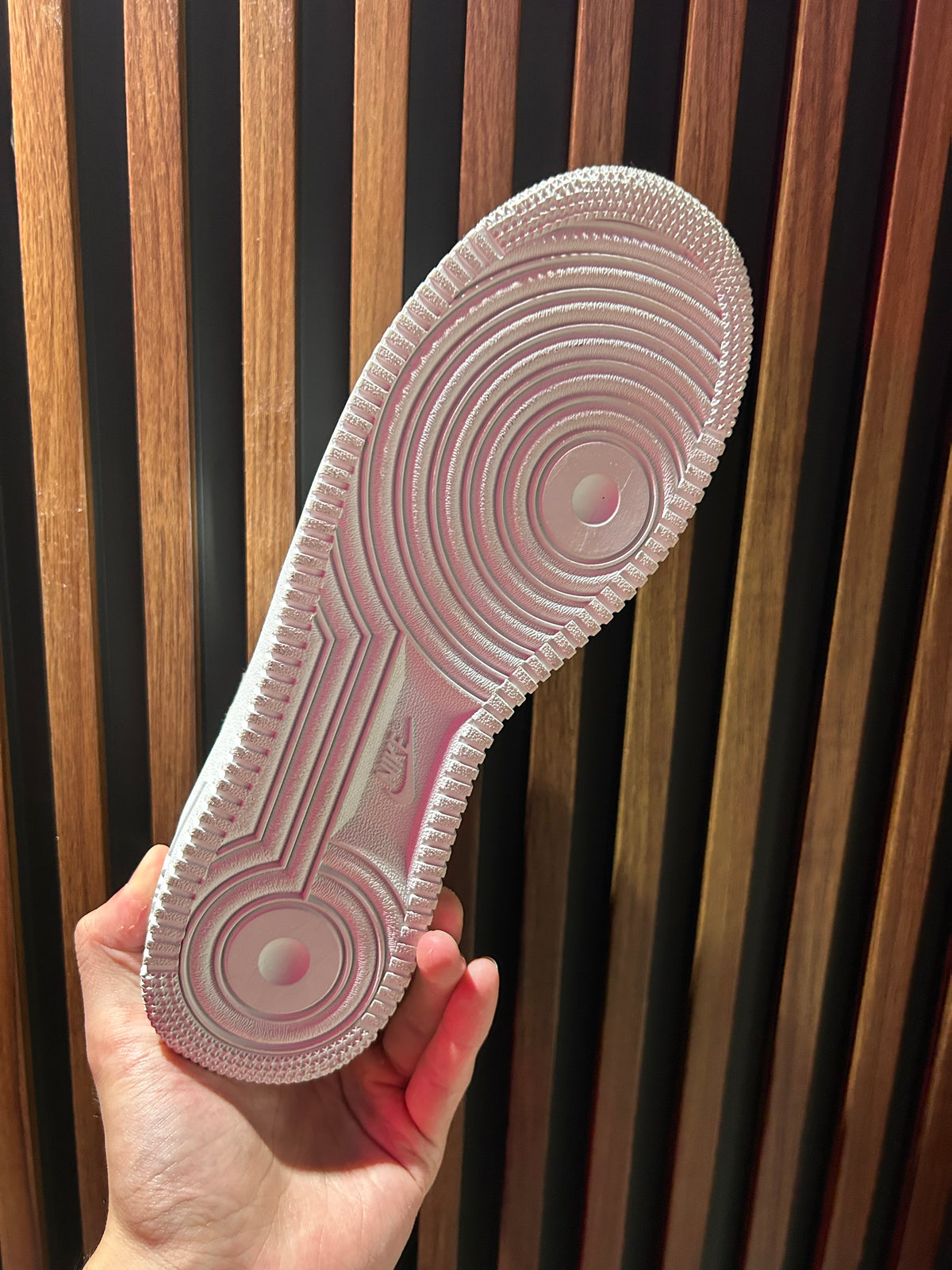 TENIS NIKE AIR FORCE ONE LOW IRIDISCENTE