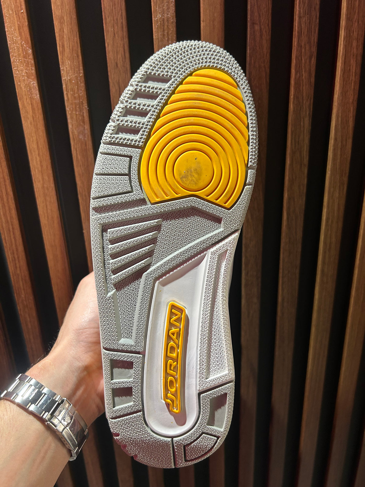 TENIS AIR JORDAN 3 RETRO LÁSER ORANGE