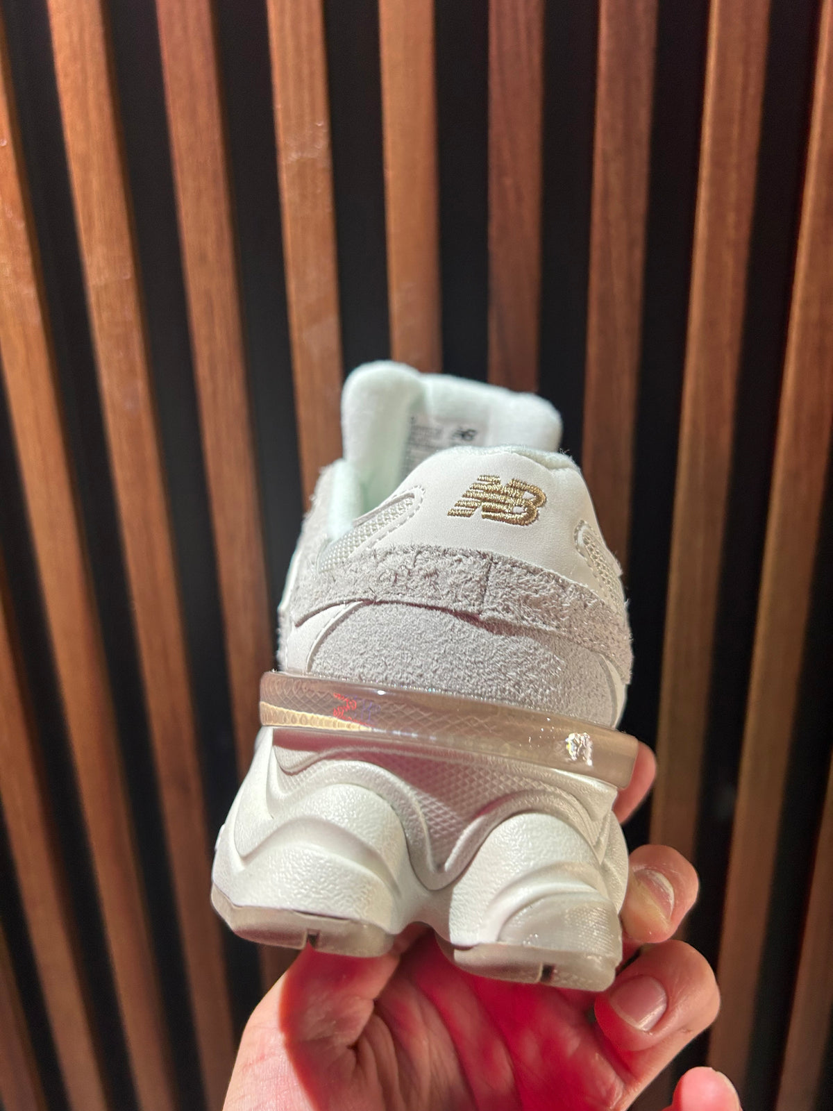 TENIS NEW BALANCE 9060 BISQUE