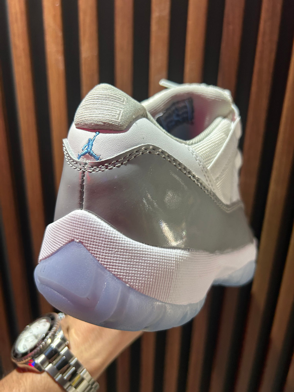 TENIS AIR JORDAN 11 RETRO LOW CEMENT GREY