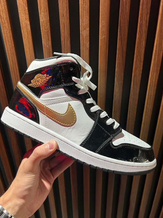 TENIS NIKE AIR JORDAN 1 MD PATENT BLACK WHITE GOLD