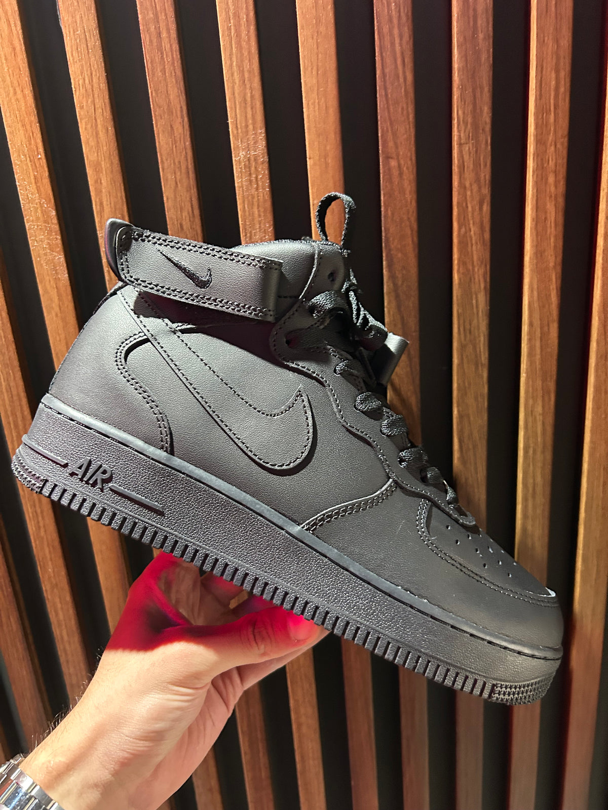 TENIS NIKE AIR FORCE 1 MID ‘07 TRIPLE BLACK