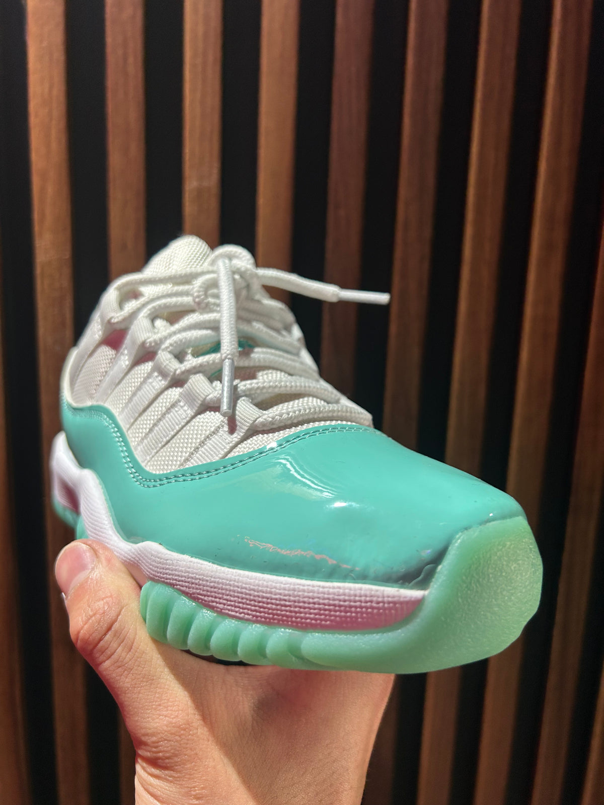 TENIS AIR JORDAN 11 RETRO LOW IGLOO