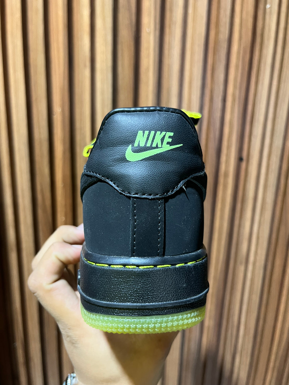 Tenis Nike Air Force 1 Low 1World x KAWS
