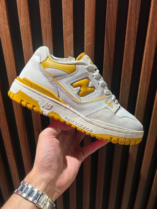 TENIS NEW BALANCE 550 SEA SALT VARSITY GOLD