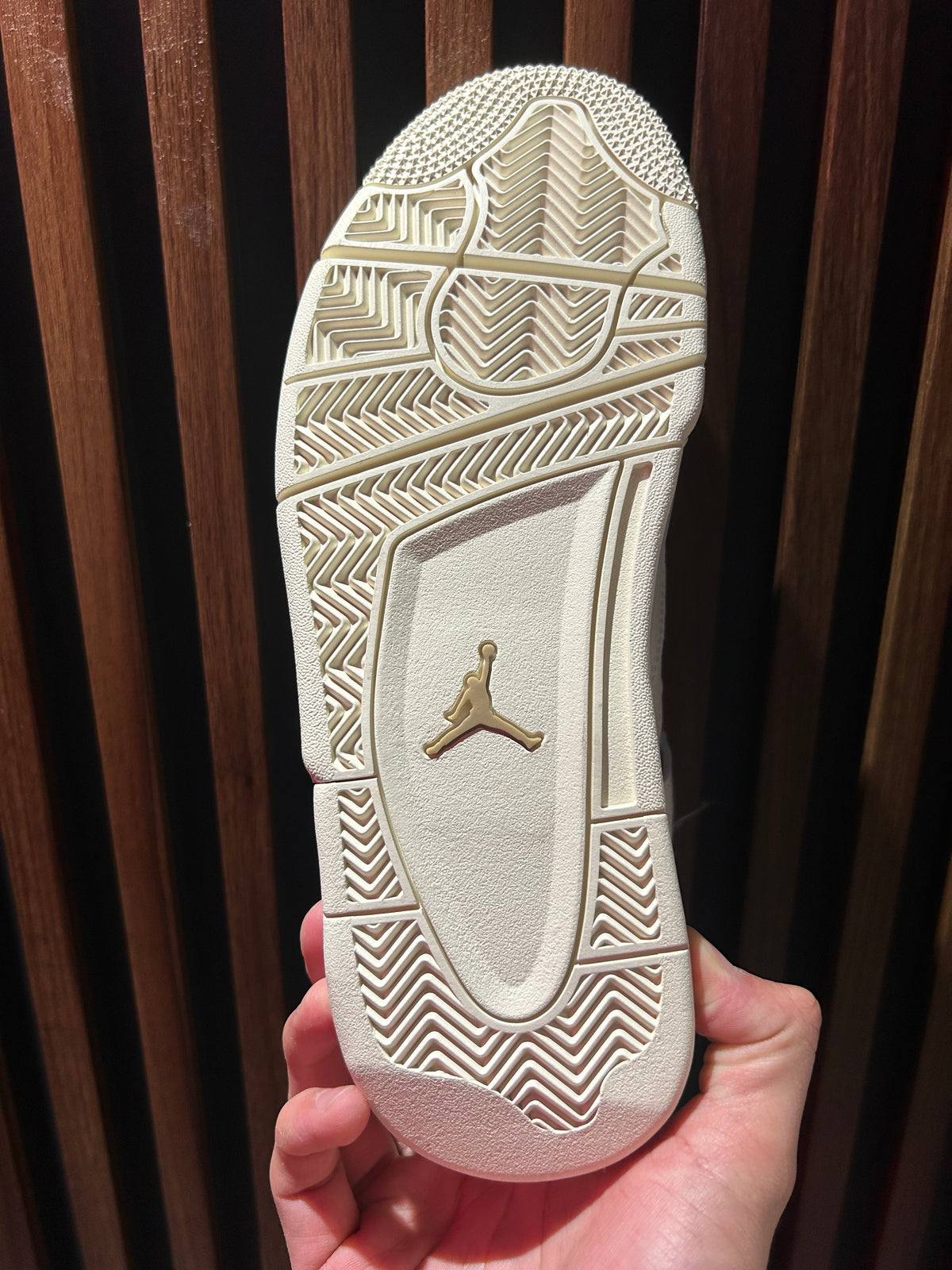 TENIS AIR JORDAN 4 RETRO METALLIC GOLD