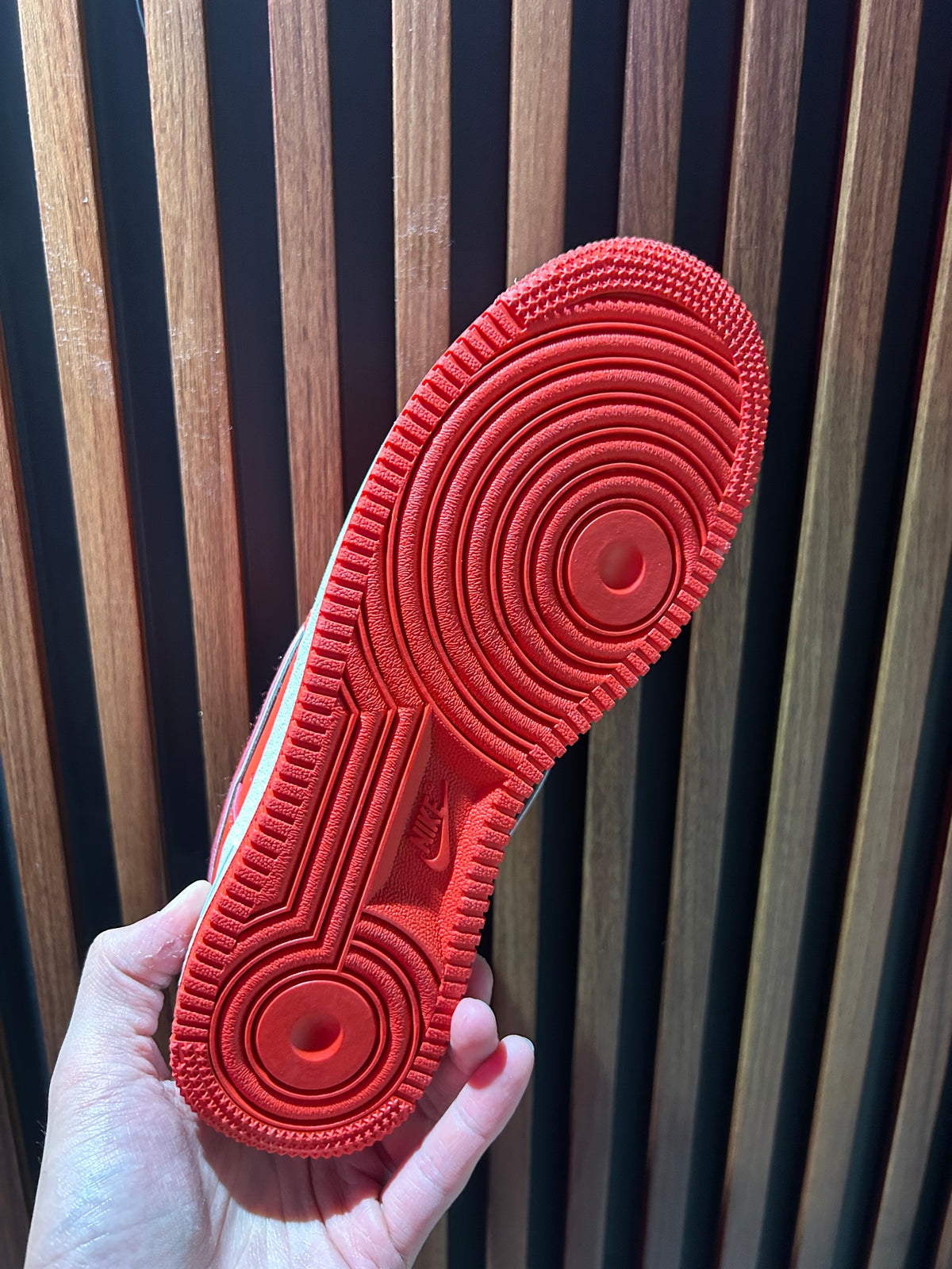 TENIS NIKE AIR FORCE 1 ‘07 PICANTE RED