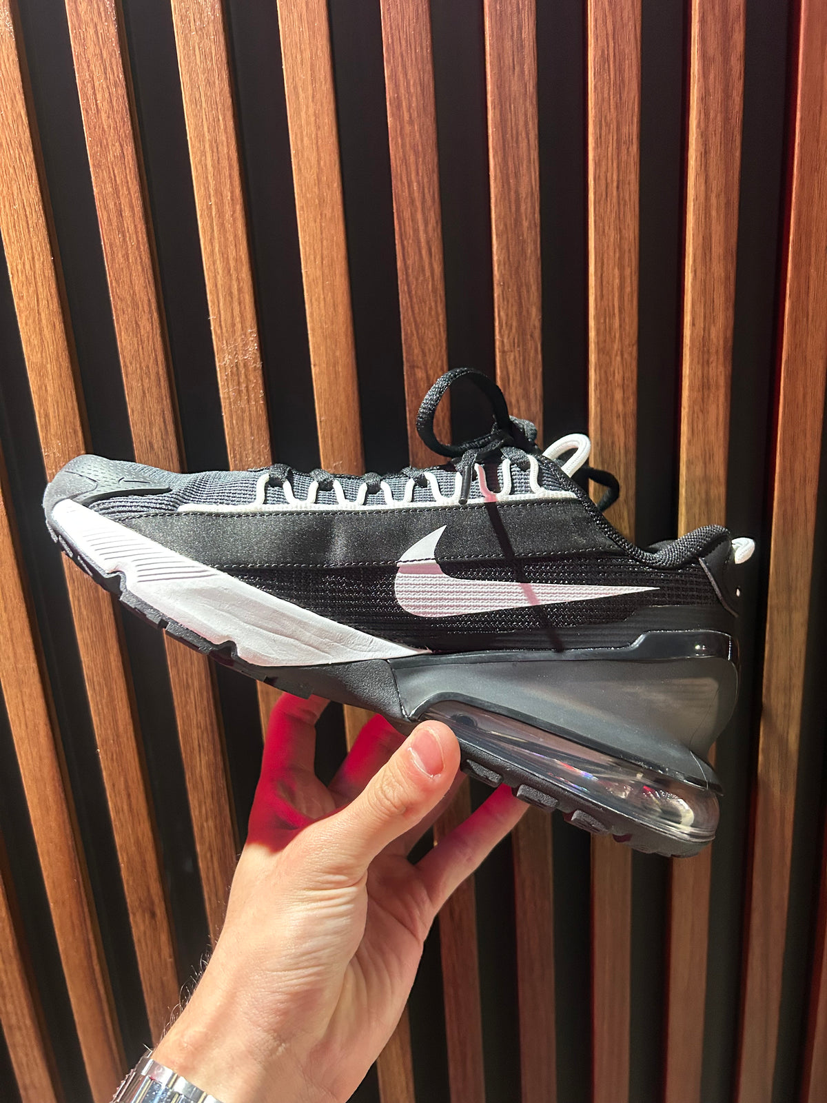 TENIS NIKE AIR MÁX PULSE ROAM