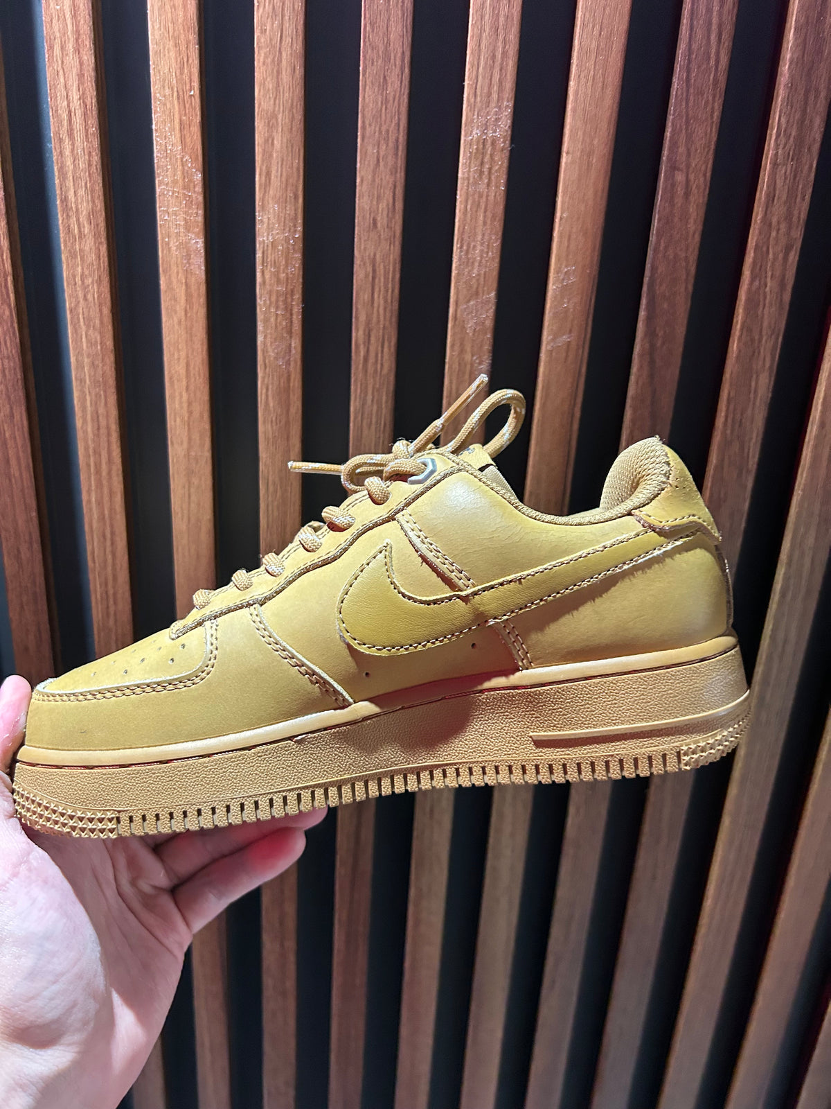 TENIS NIKE AIR FORCE 1 LOW FLAX