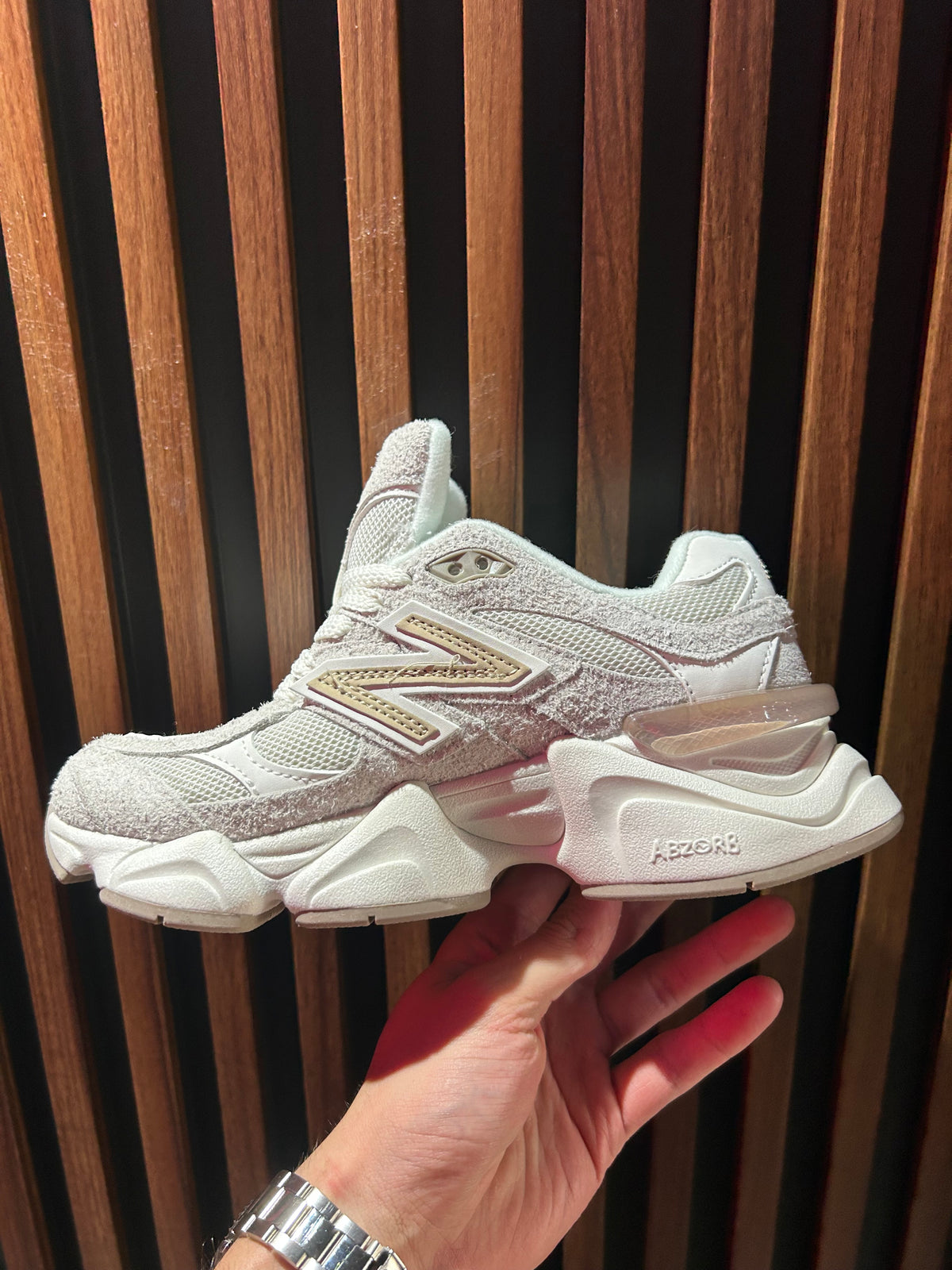 TENIS NEW BALANCE 9060 BISQUE