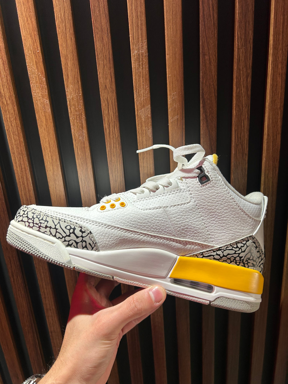 TENIS AIR JORDAN 3 RETRO LÁSER ORANGE