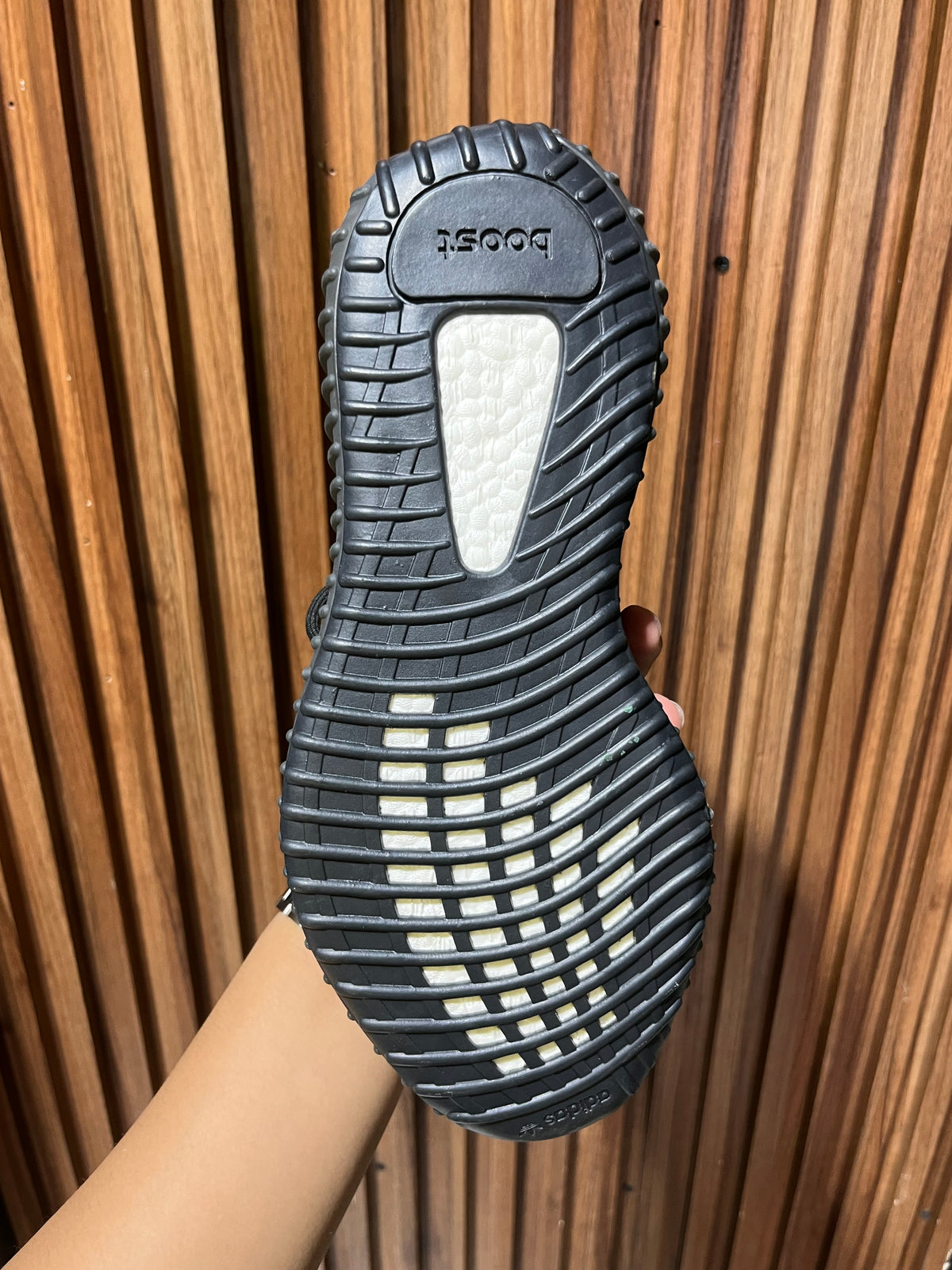 Tenis Adidas Yeezy Boost 350 V2 Core Black / Red