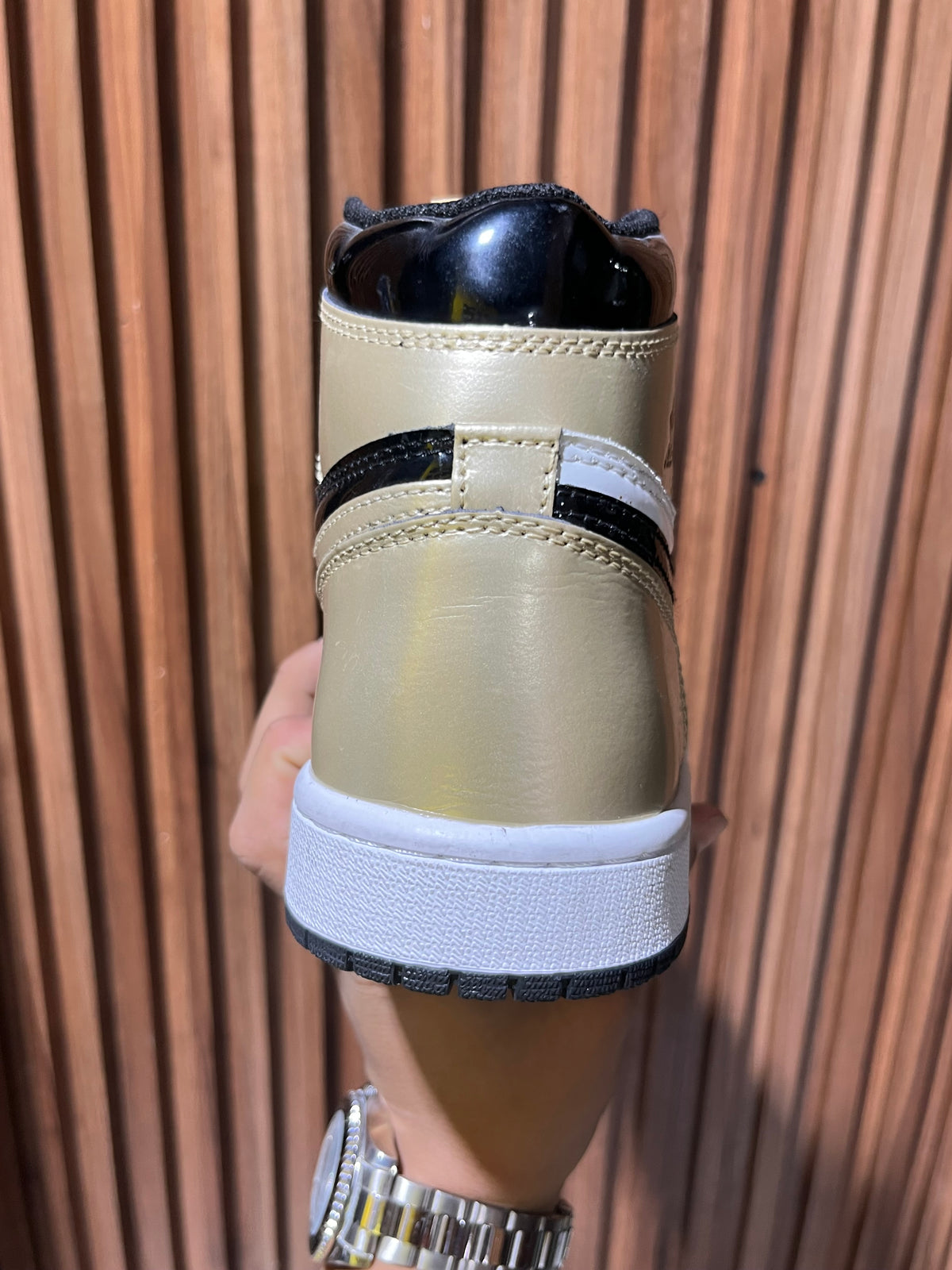 Tenis Air Jordan 1 Retro High OG NRG Patent Gold Toe