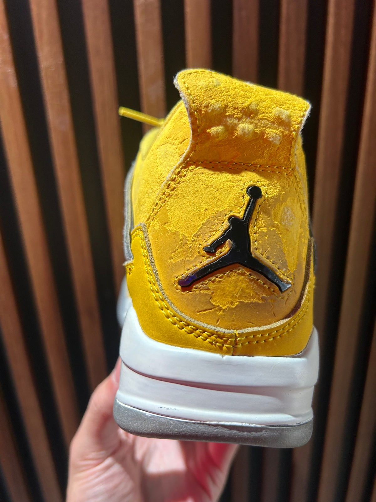 TENIS AIR JORDAN 4 RETRO LIGHTNING