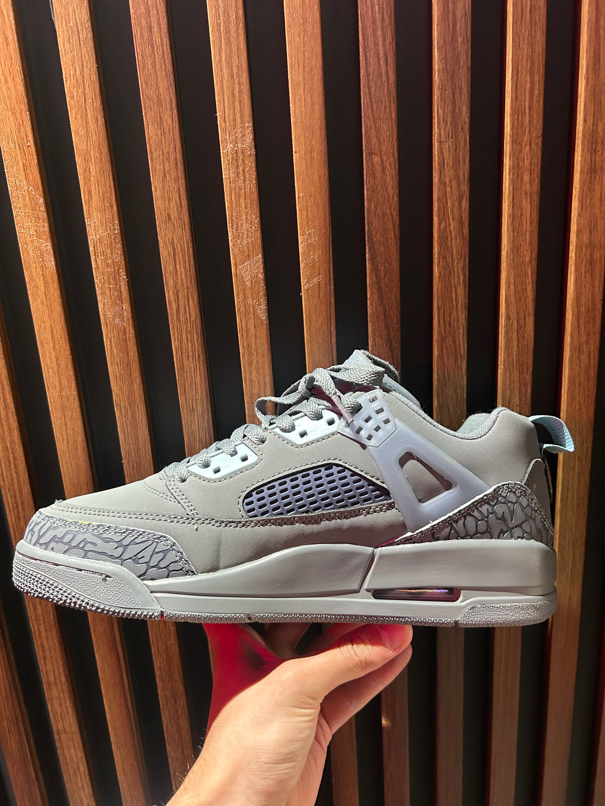 TENIS JORDAN SPIZIKE LOW VAST GREY