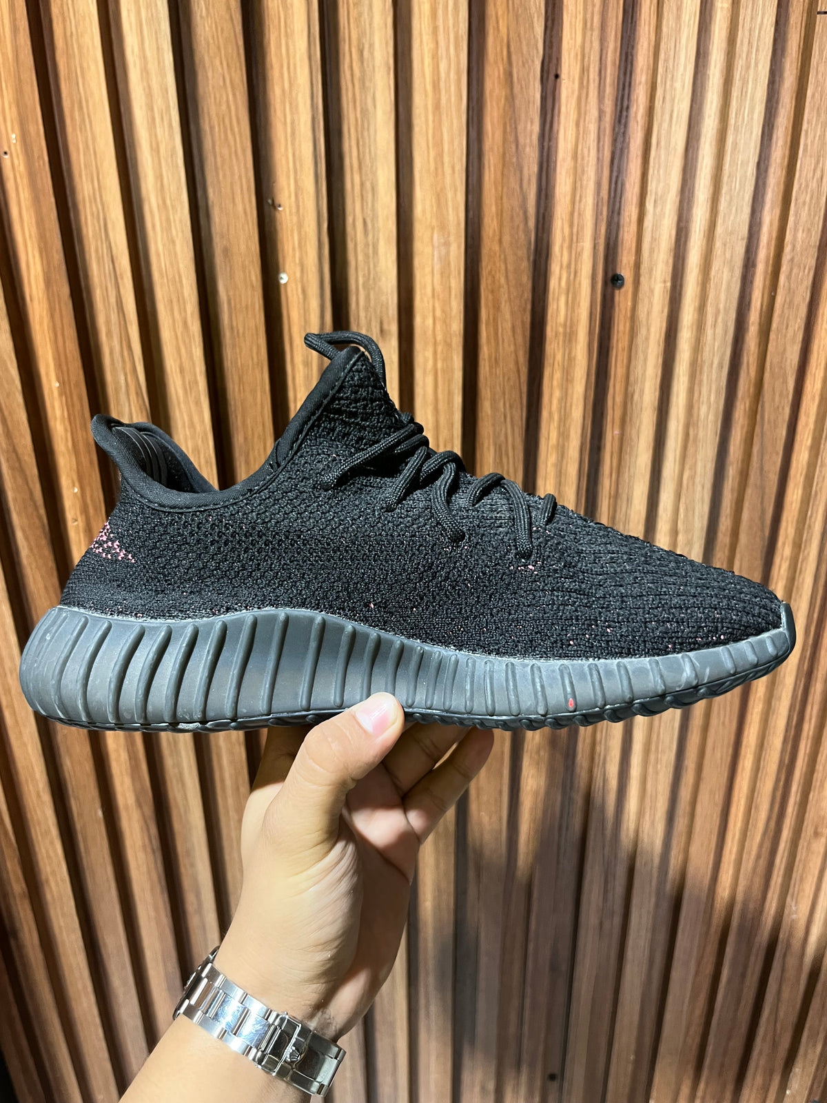Tenis Adidas Yeezy Boost 350 V2 Core Black / Red
