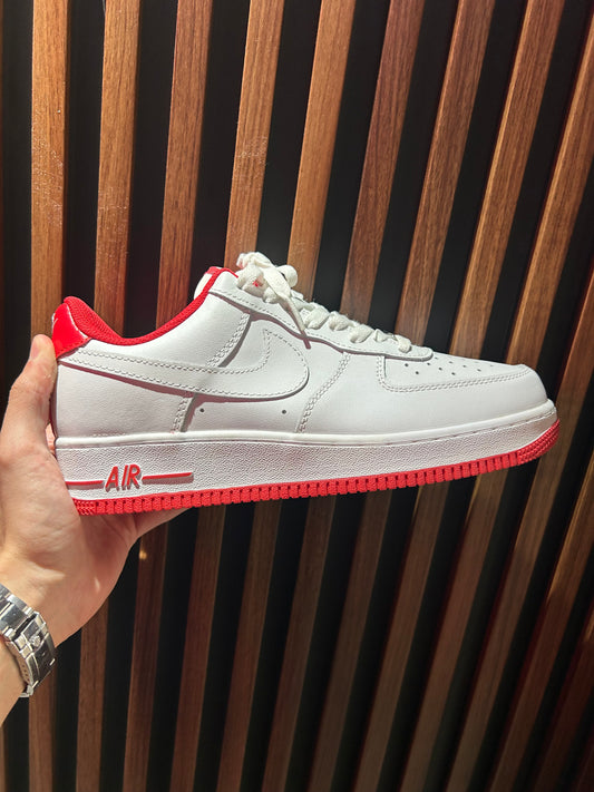 TENIS NIKE AIR FORCE ONE LOW WHITE UNIVERSITY RED