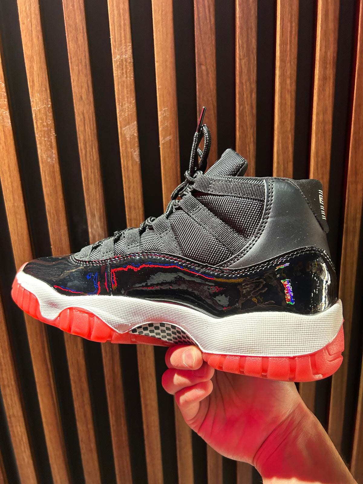 TENIS AIR JORDAN 11 RETRO PLAYOFFS BRED