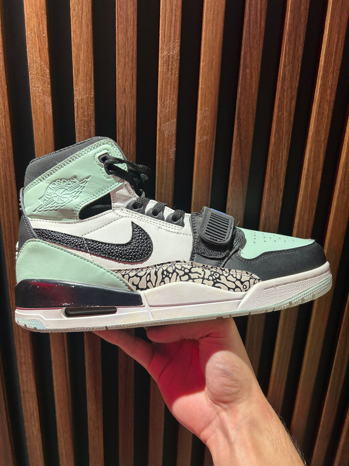 TENIS AIR JORDAN LEGACY 312 IGLOO