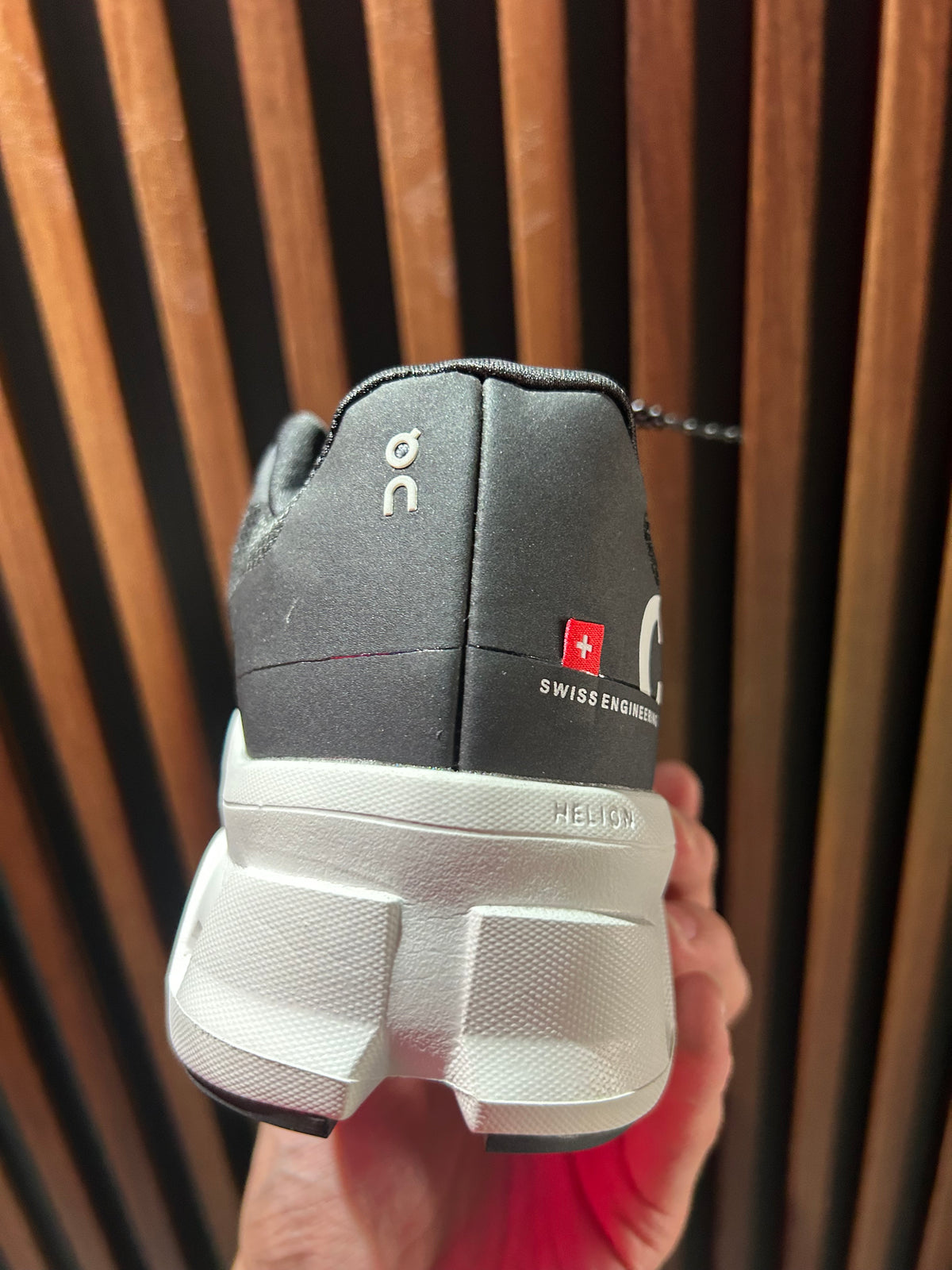 TENIS ON CLOUDMONSTER