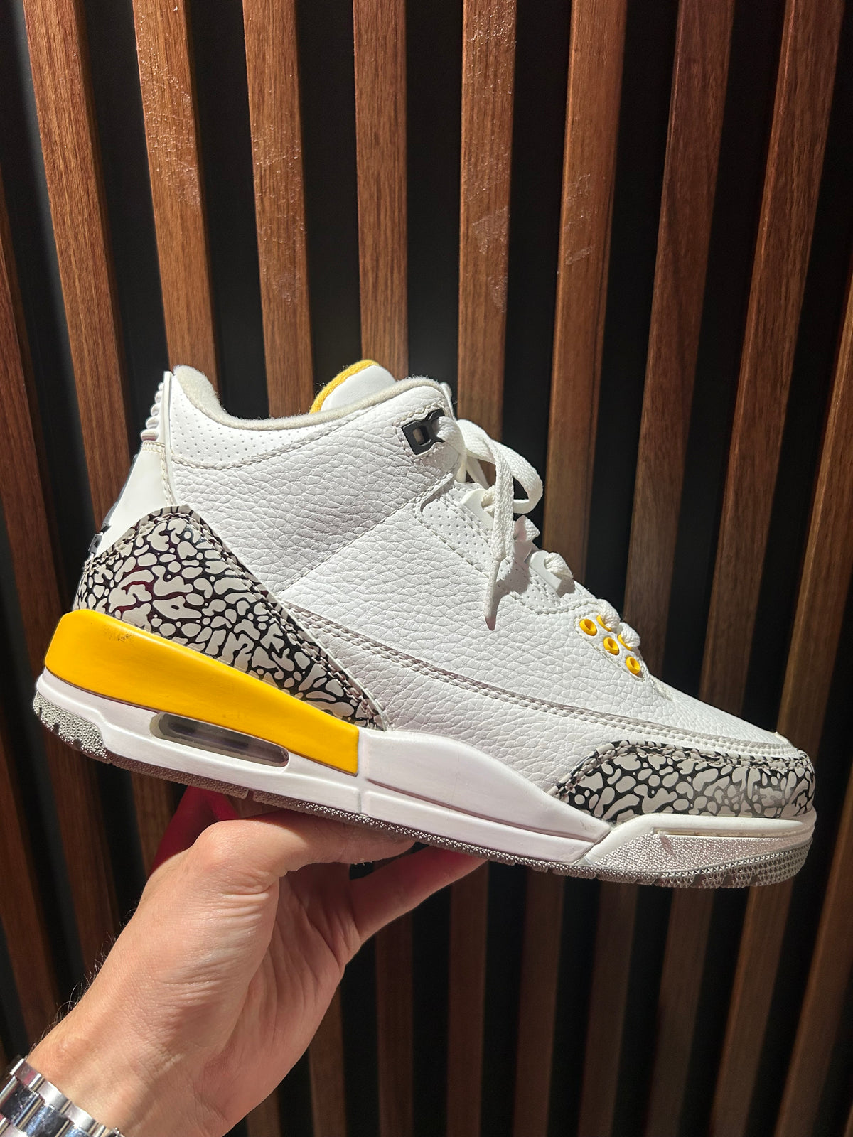 TENIS AIR JORDAN 3 RETRO LÁSER ORANGE
