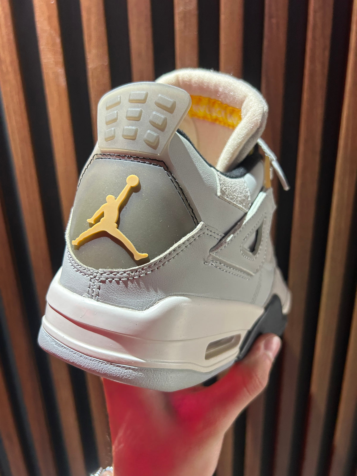 TENIS AIR JORDAN 4 RETRO SE CRAFT PHOTON DUST