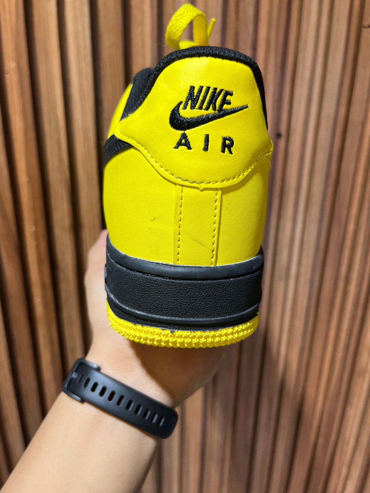 Tenis Nike air force one low supreme x undefeated livestrong
