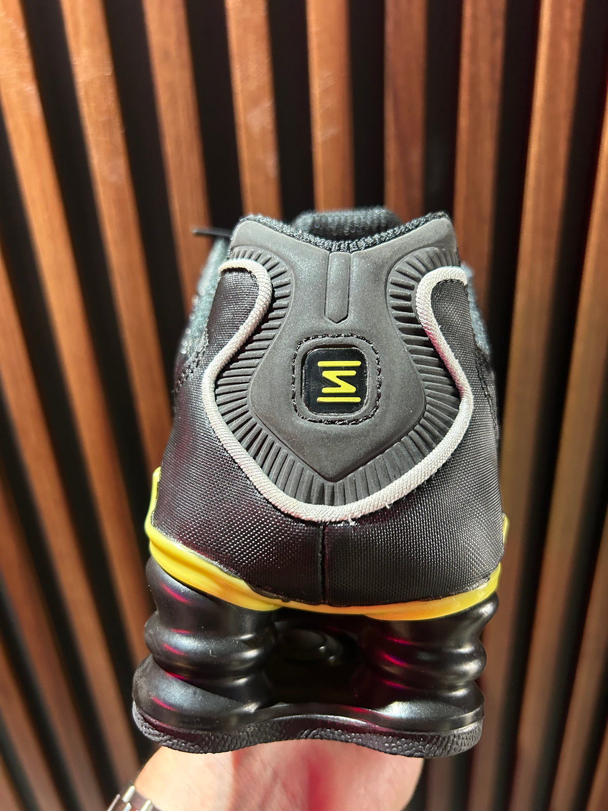 TENIS NIKE SHOX TL BLACK DYNAMIC YELLOW
