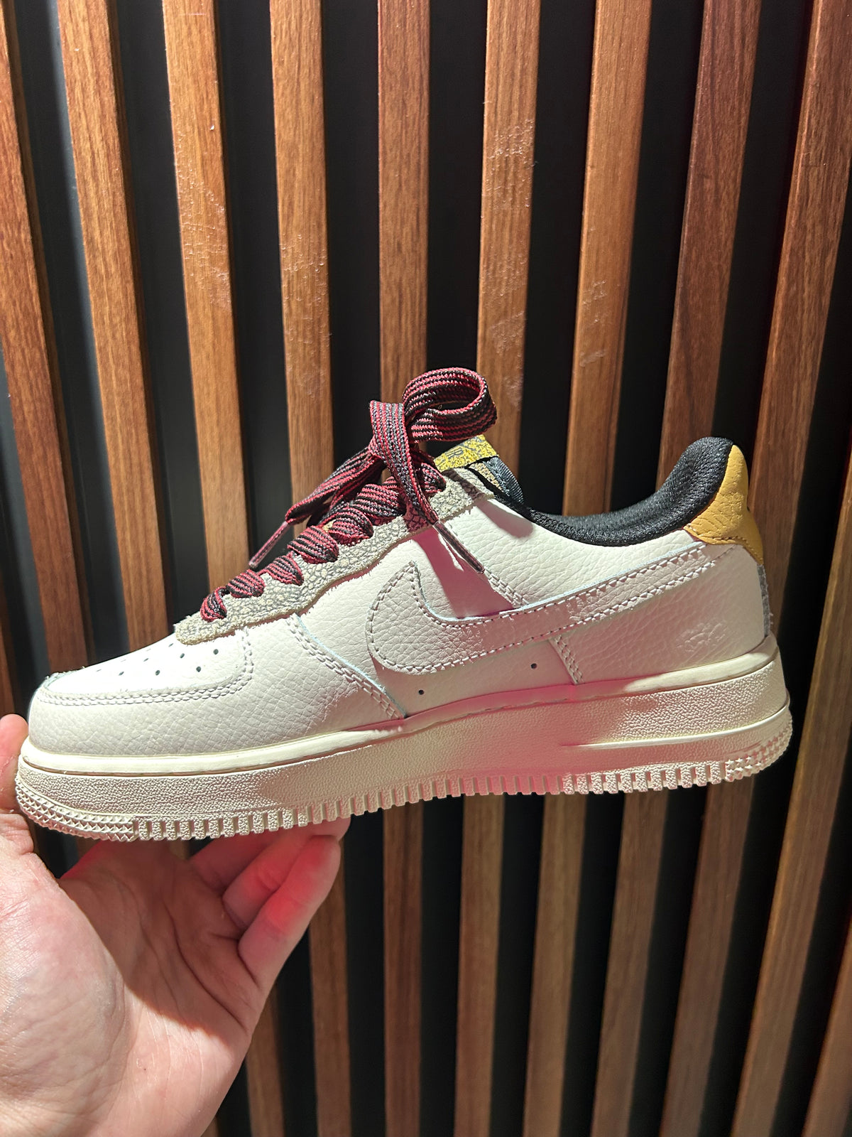 TENIS NIKE AIR FORCE 1 ‘07 LV8 FOSSIL