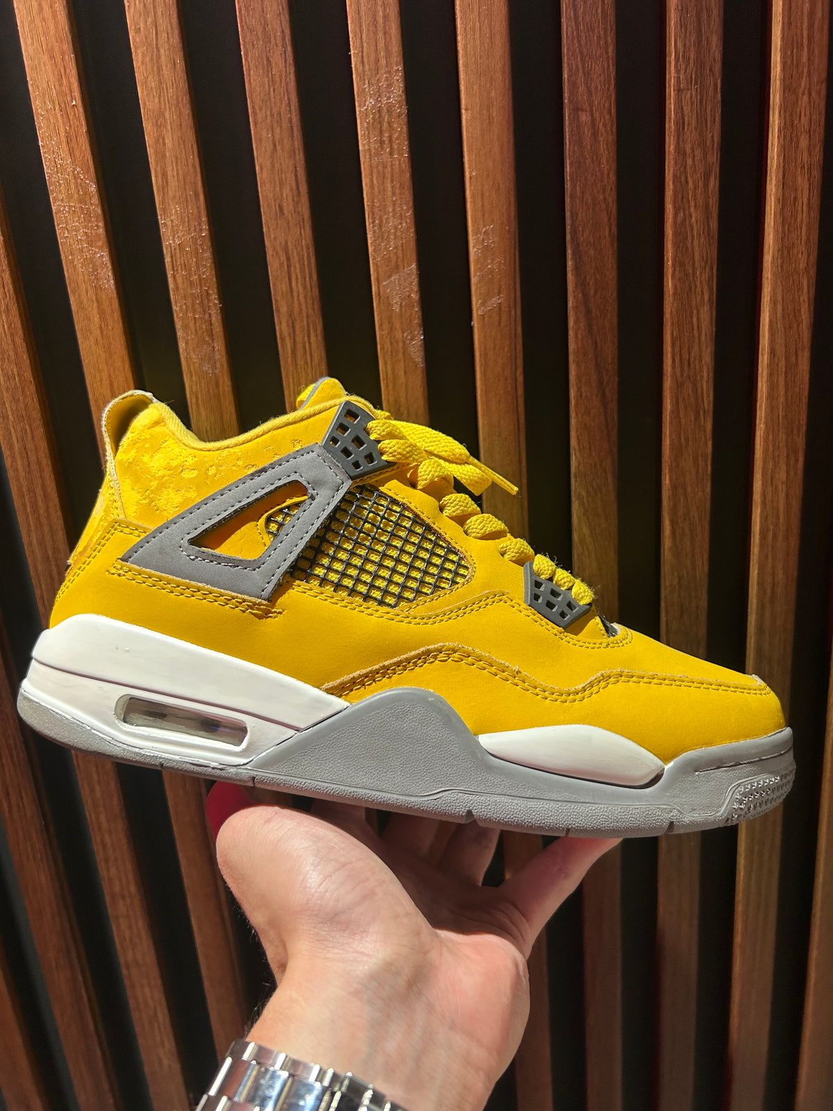 TENIS AIR JORDAN 4 RETRO LIGHTNING