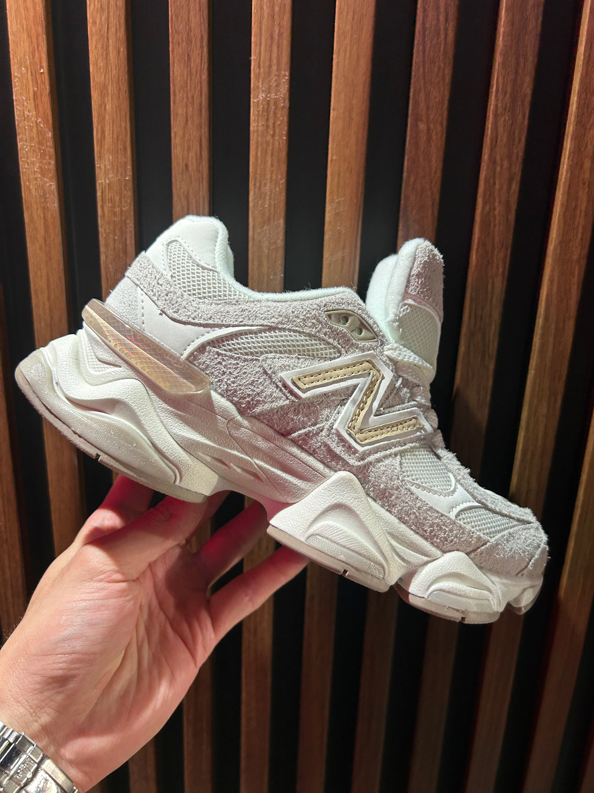 TENIS NEW BALANCE 9060 BISQUE