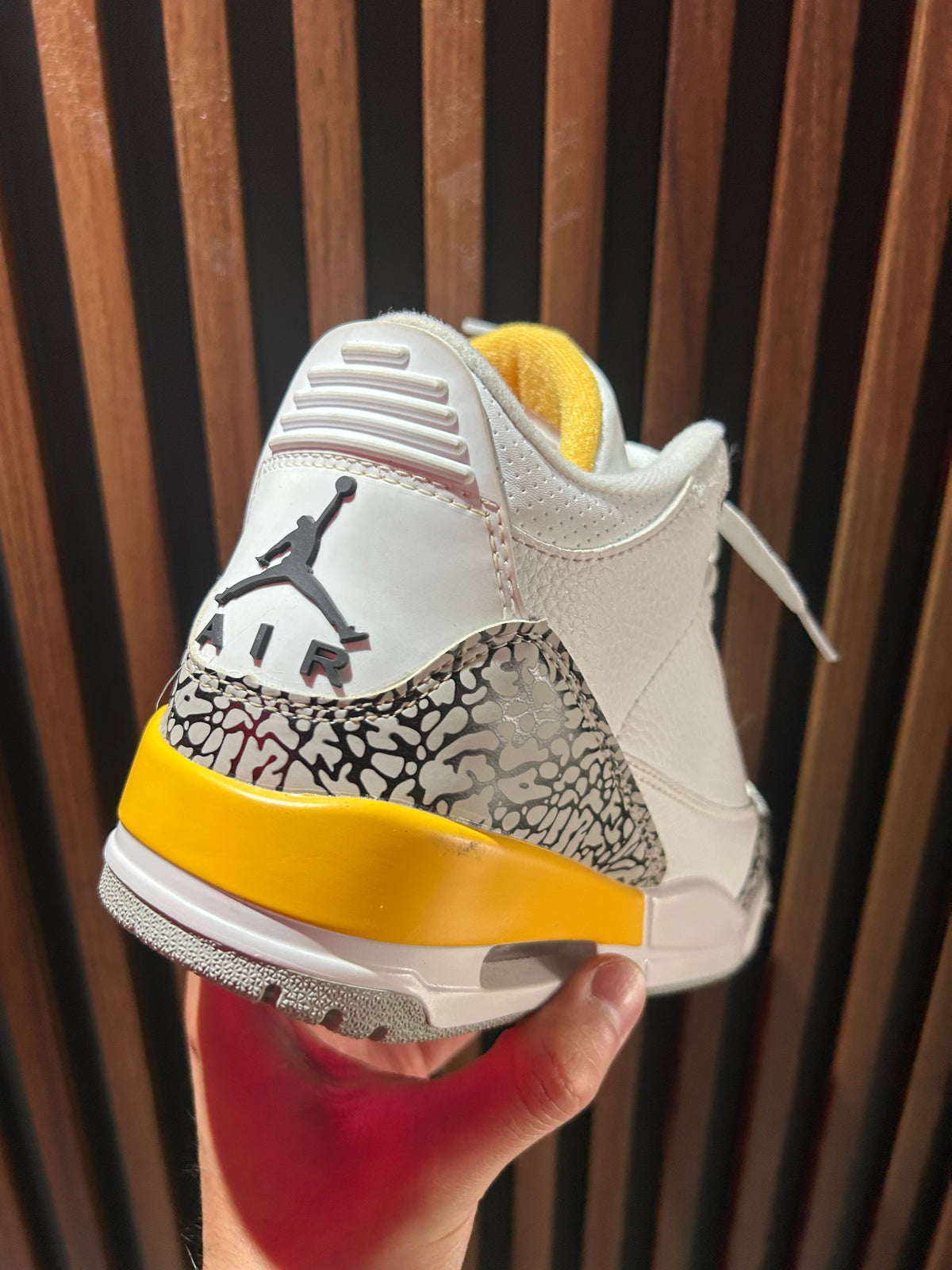 TENIS AIR JORDAN 3 RETRO LÁSER ORANGE