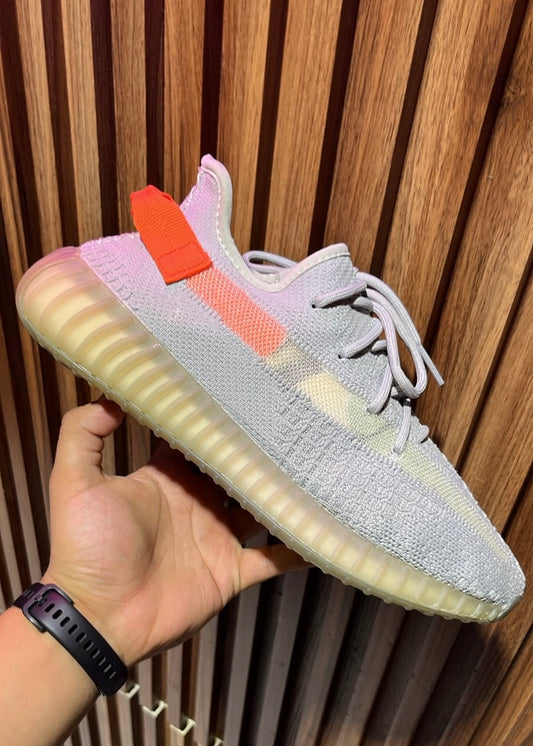 TENIS ADIDAS YEEZY BOOST 350 V2 TAIL LIGHT