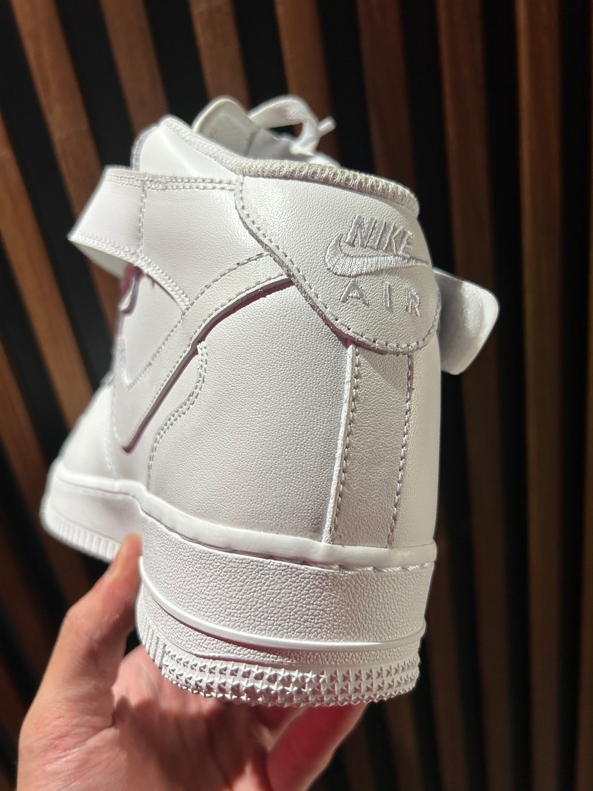 TENIS NIKE AIR FORCE 1 ‘07 TRIPLE WHITE