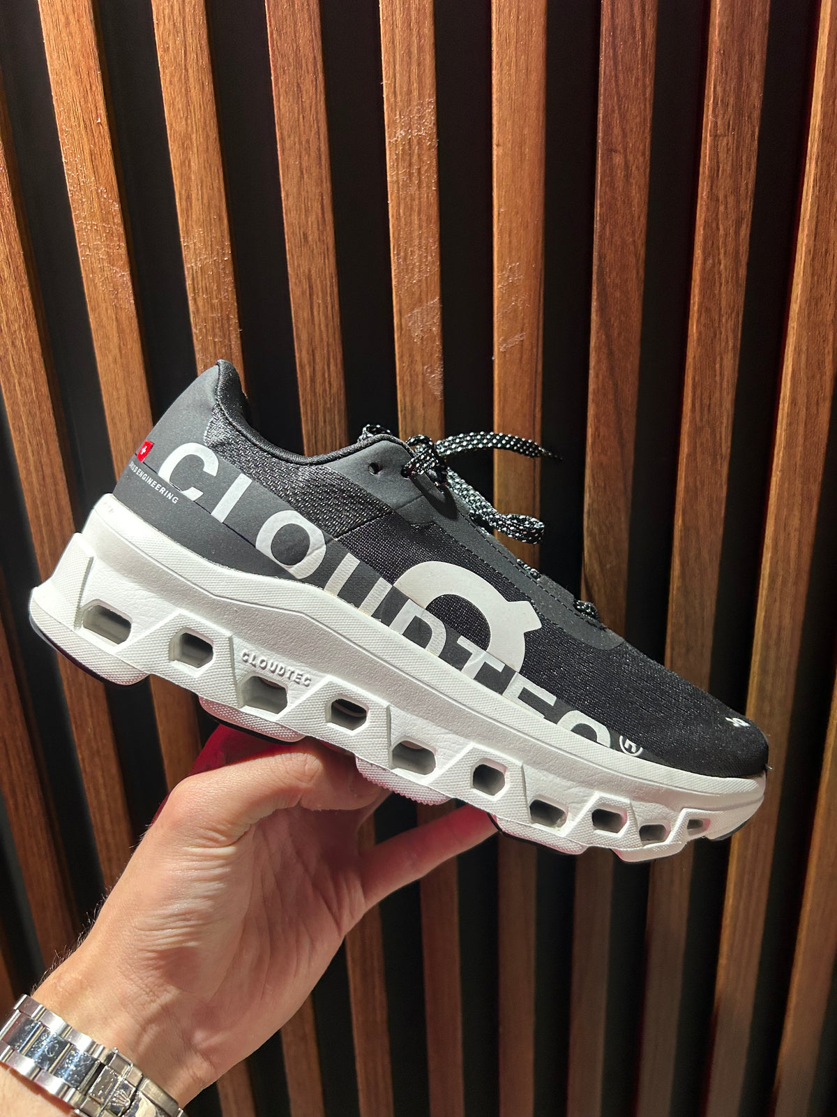 TENIS ON CLOUDMONSTER