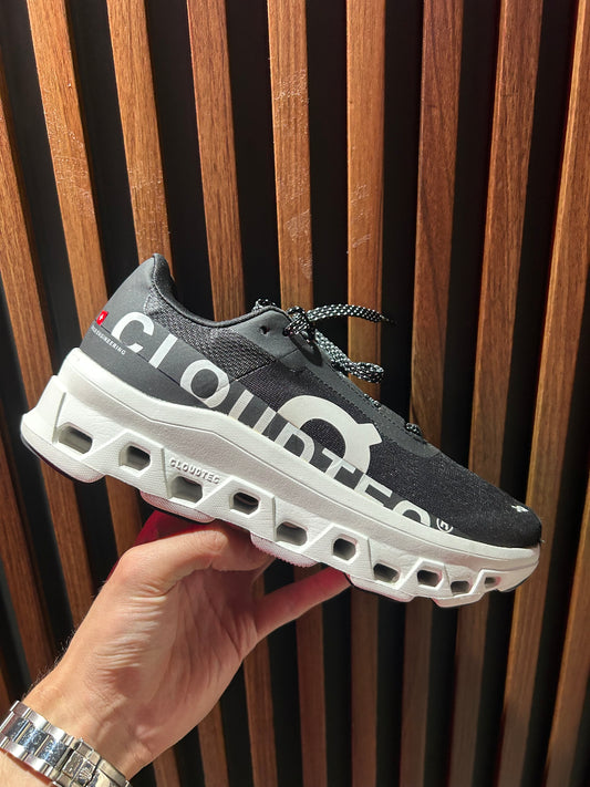 TENIS ON CLOUDMONSTER