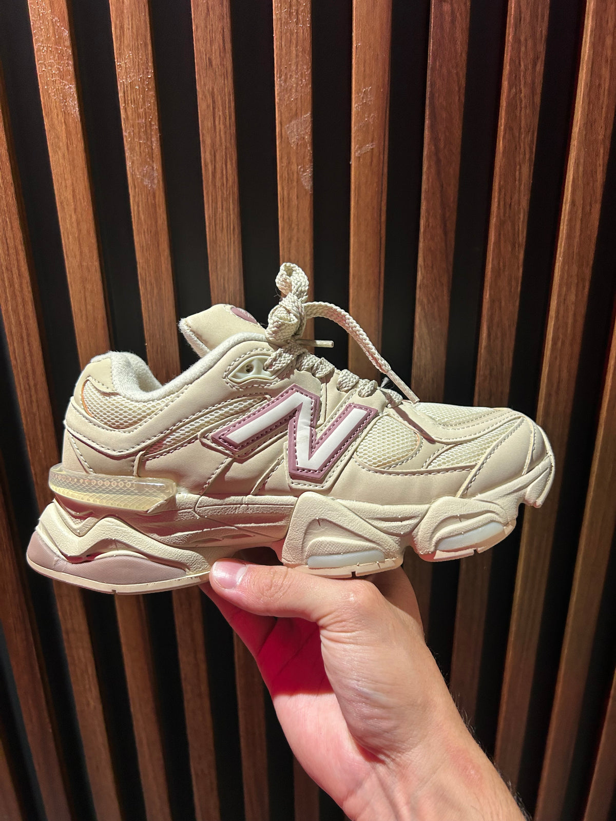 TENIS NEW BALANCE 9060 BONE SPARROW