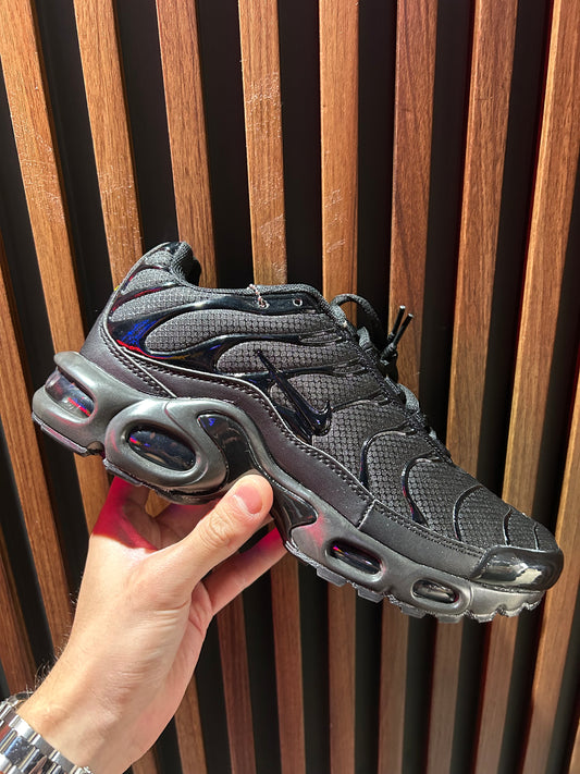 TENIS NIKE AIR MAX PLUS TN TRIPLE BLACK