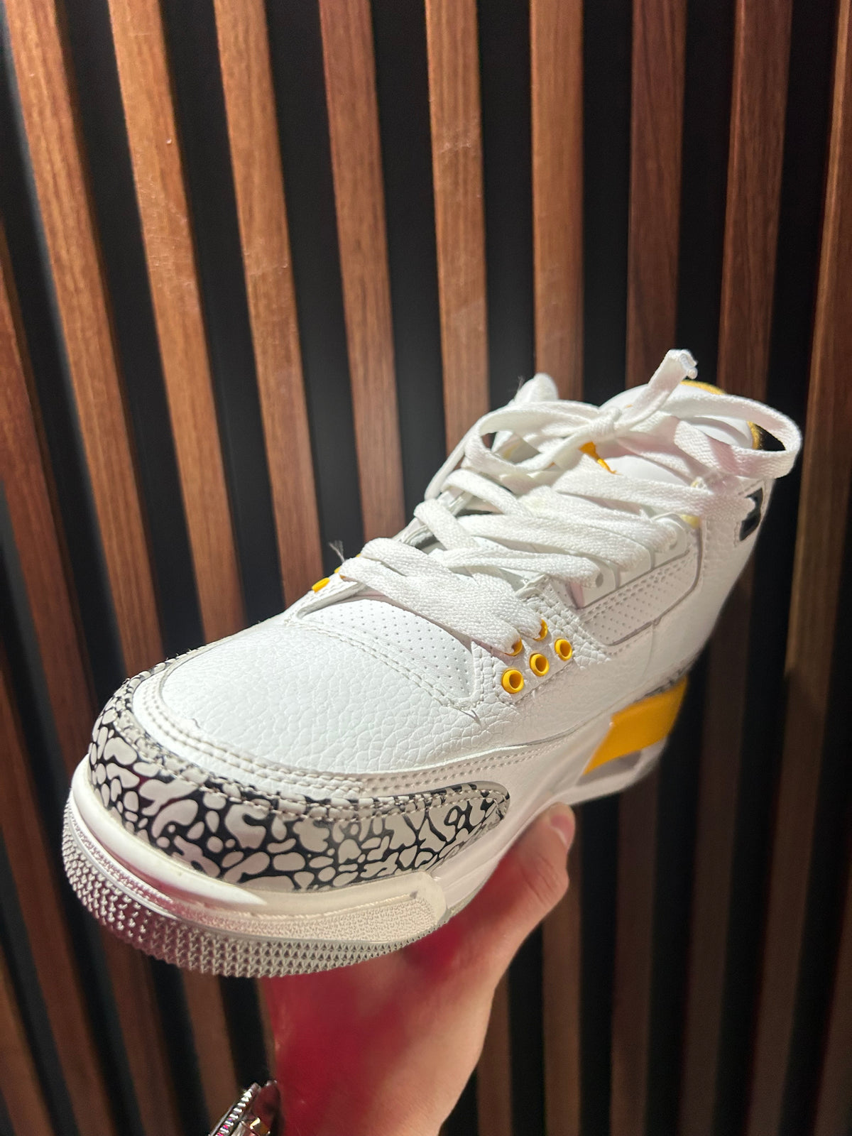 TENIS AIR JORDAN 3 RETRO LÁSER ORANGE