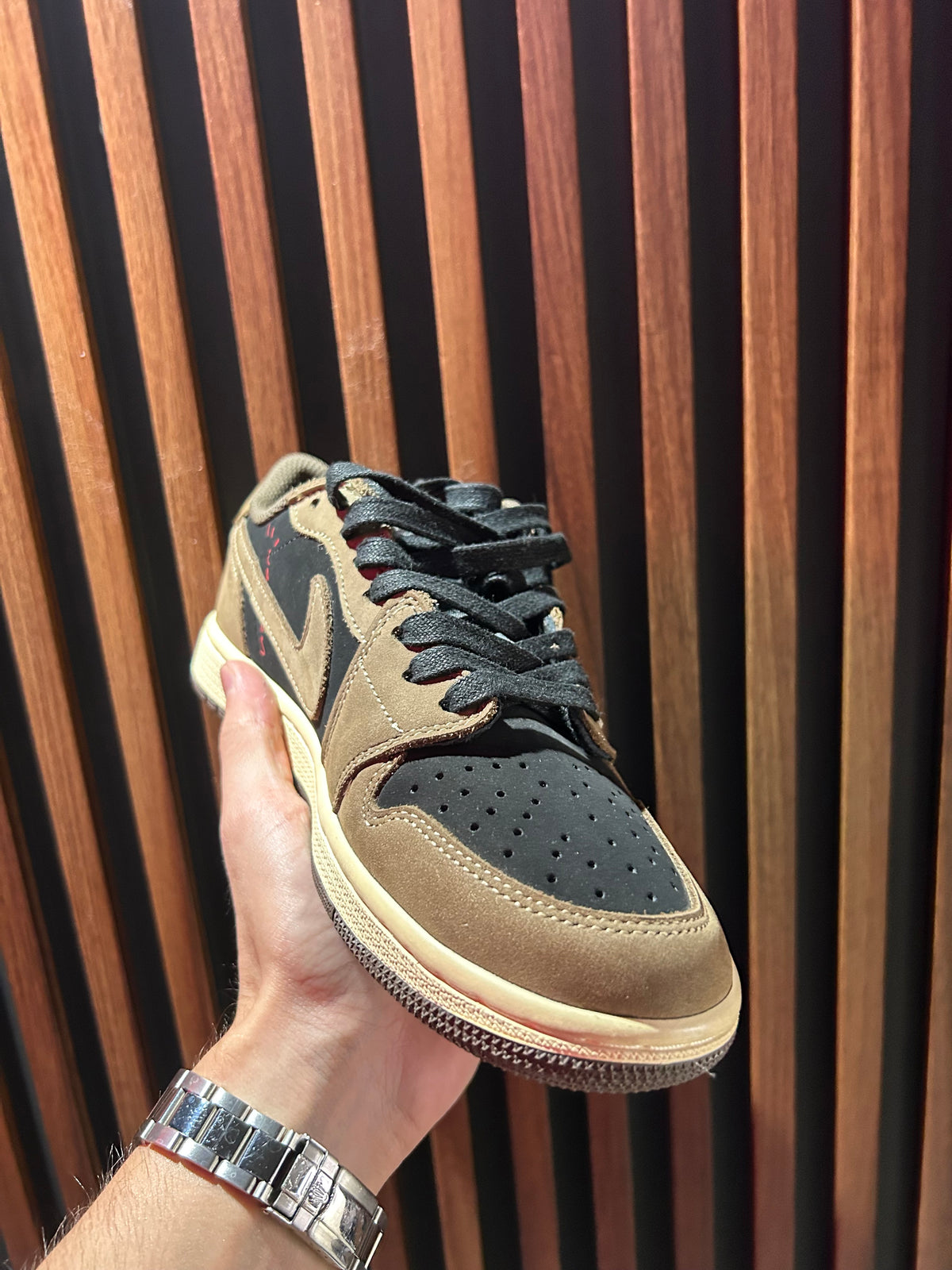 TENIS NIKE AIR JORDAN 1 LOW OG SP TRAVIS SCOTT MOCHA
