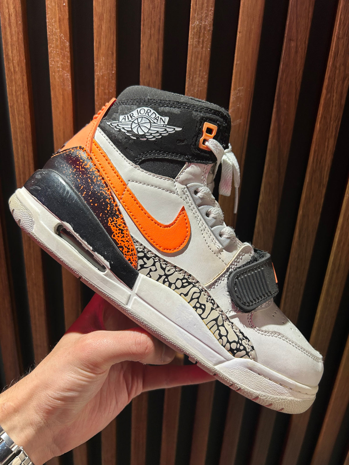 TENIS JORDAN LEGACY 312 HOT LAVA