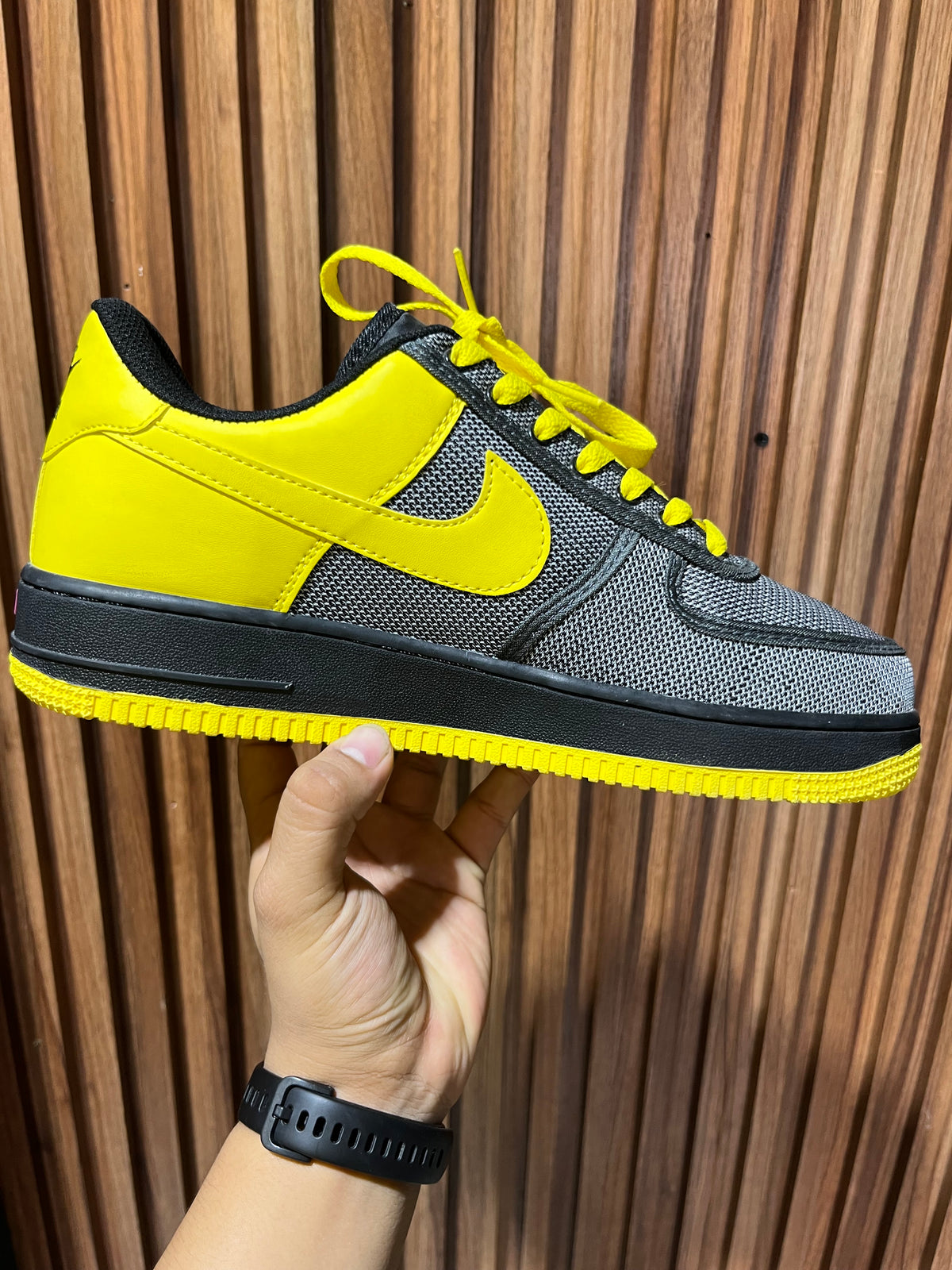Tenis Nike air force one low supreme x undefeated livestrong