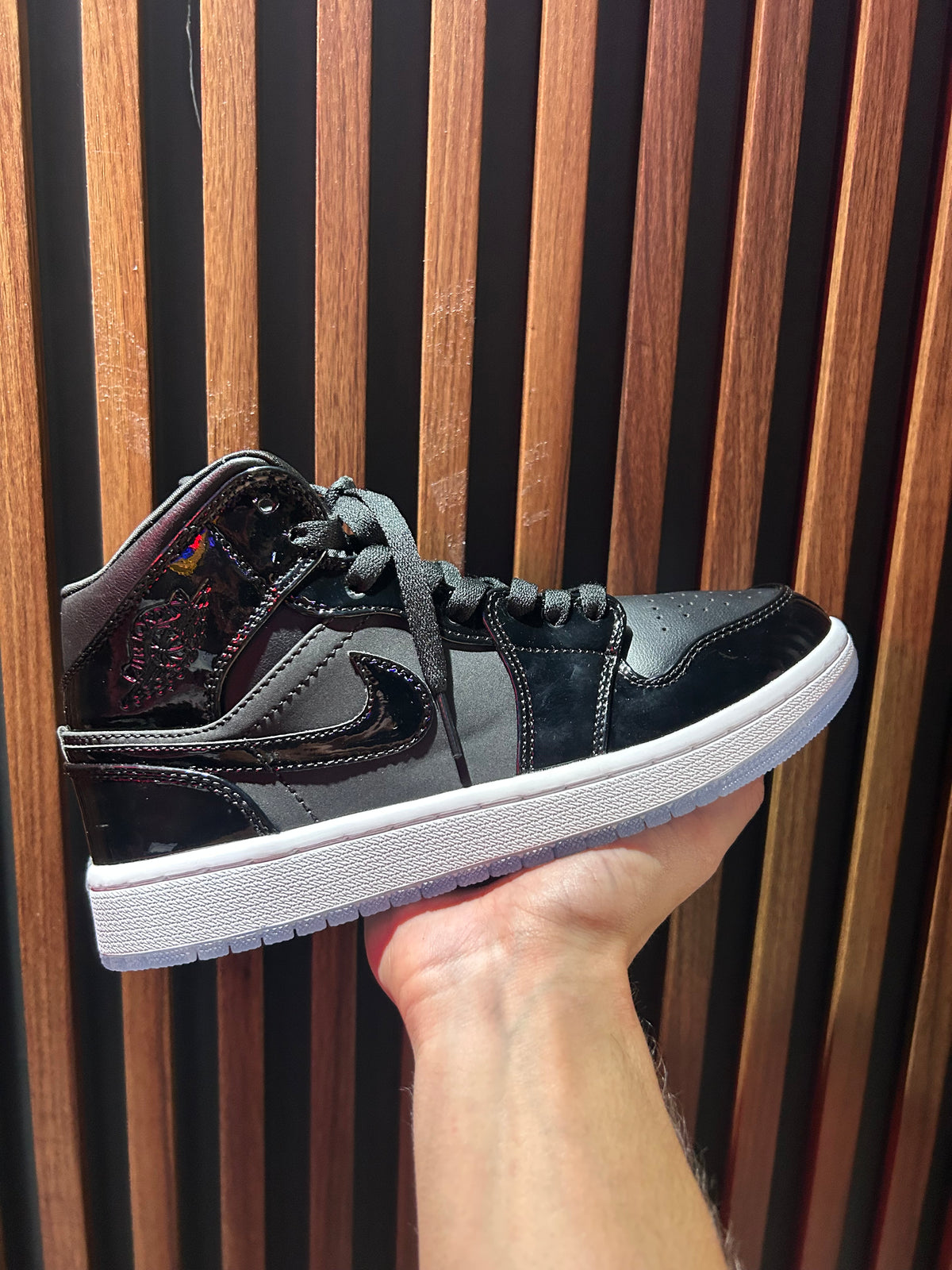 TENIS AIR JORDAN 1 MID SE SPACE JAM