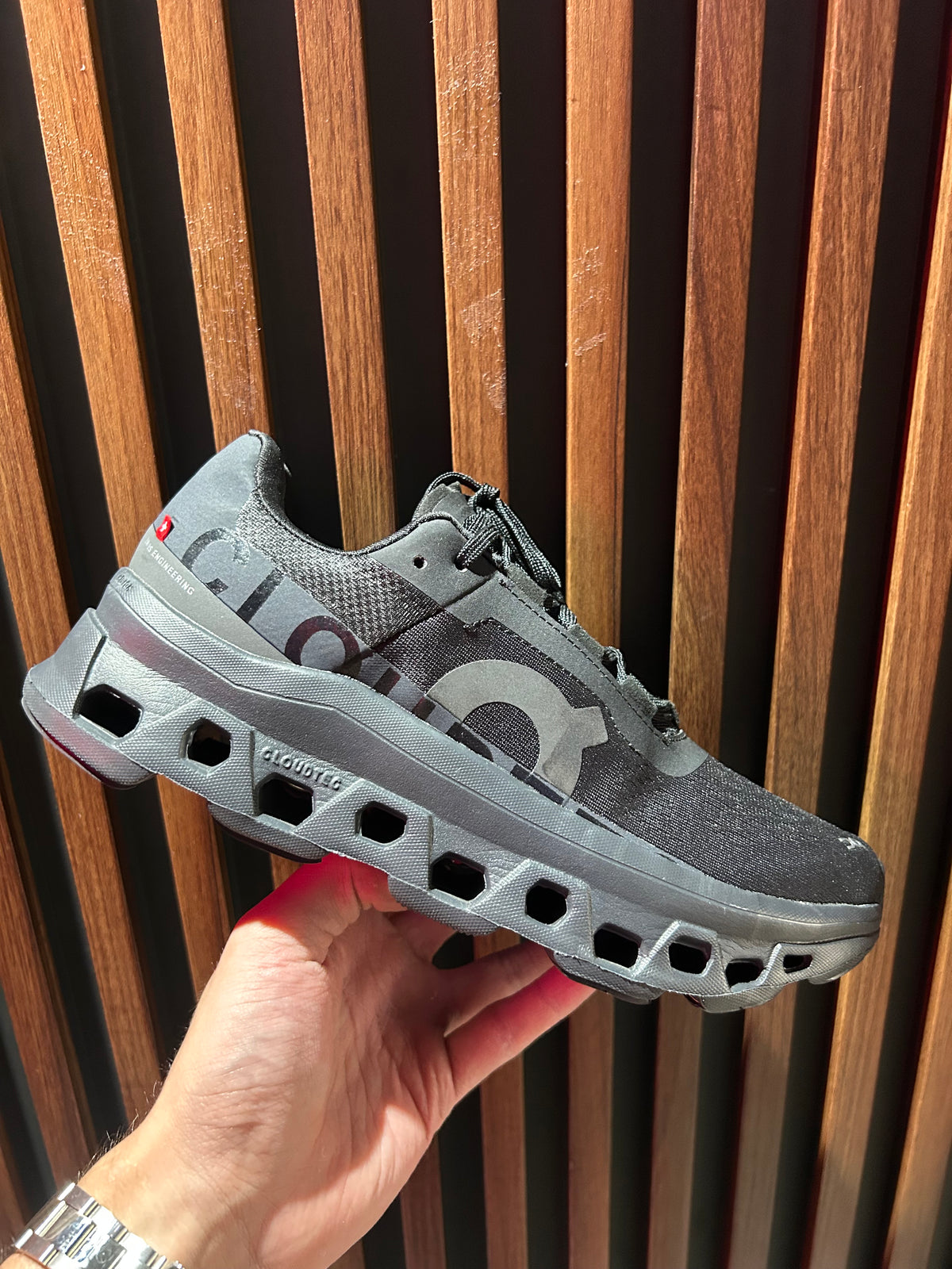 TENIS ON CLOUDMONSTER LUMOS