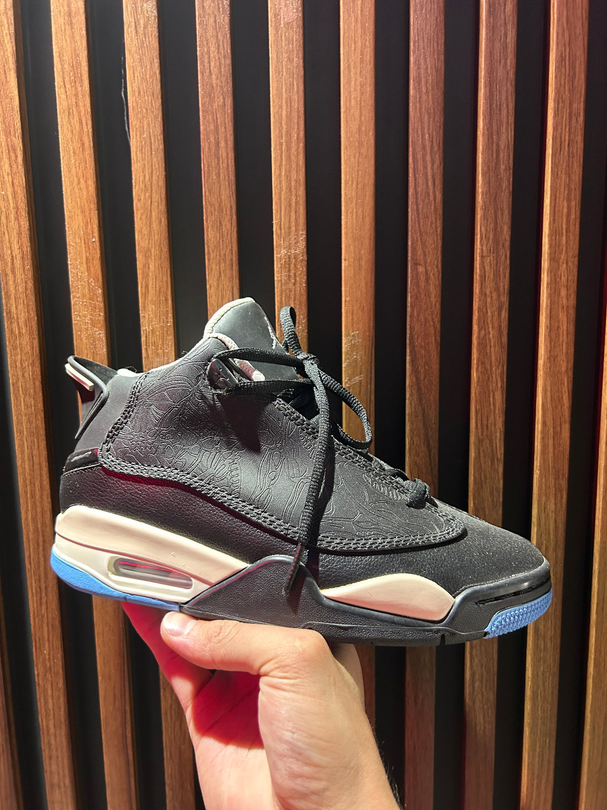 TENIS AIR JORDAN DUB ZERO