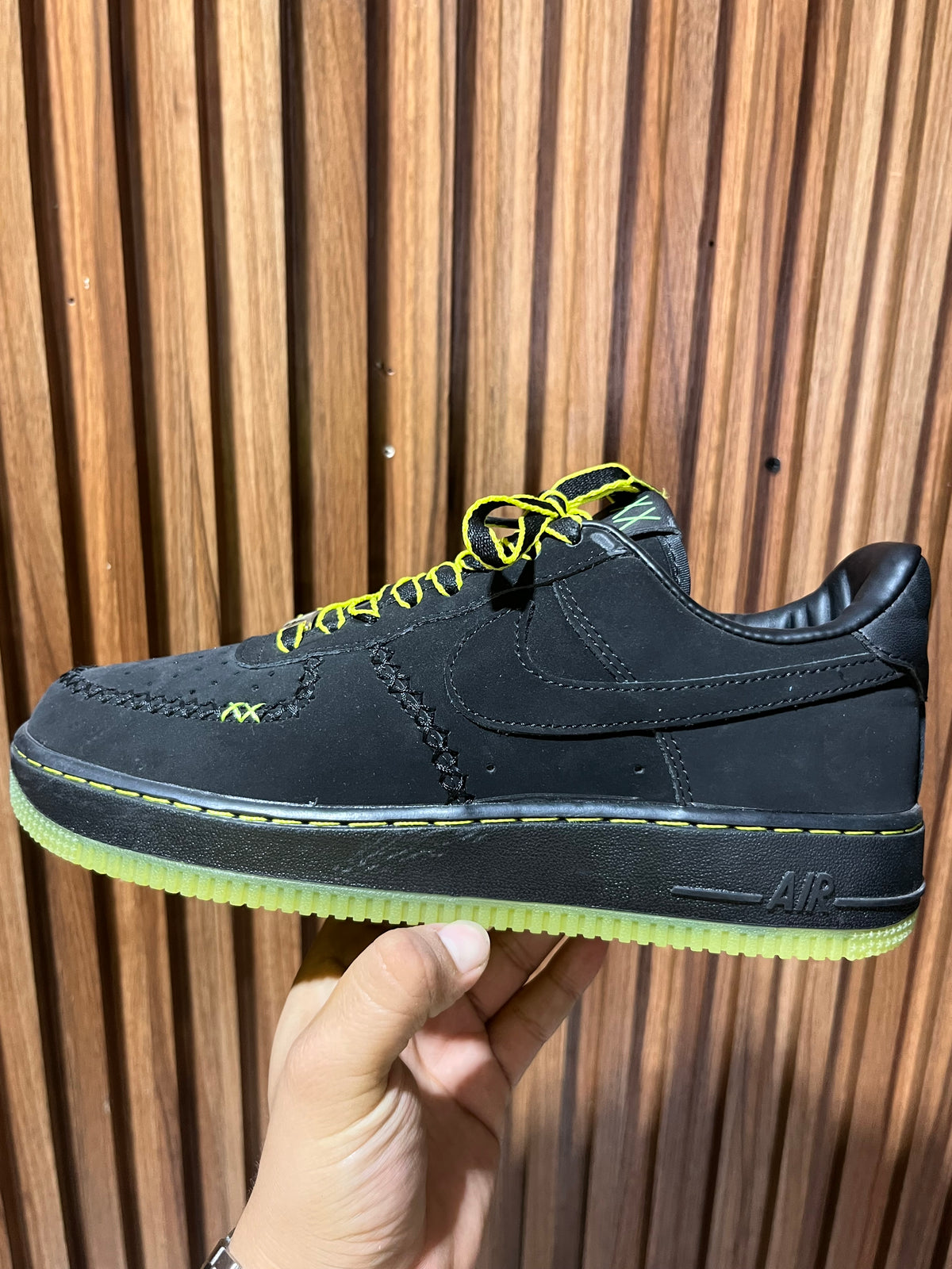Tenis Nike Air Force 1 Low 1World x KAWS