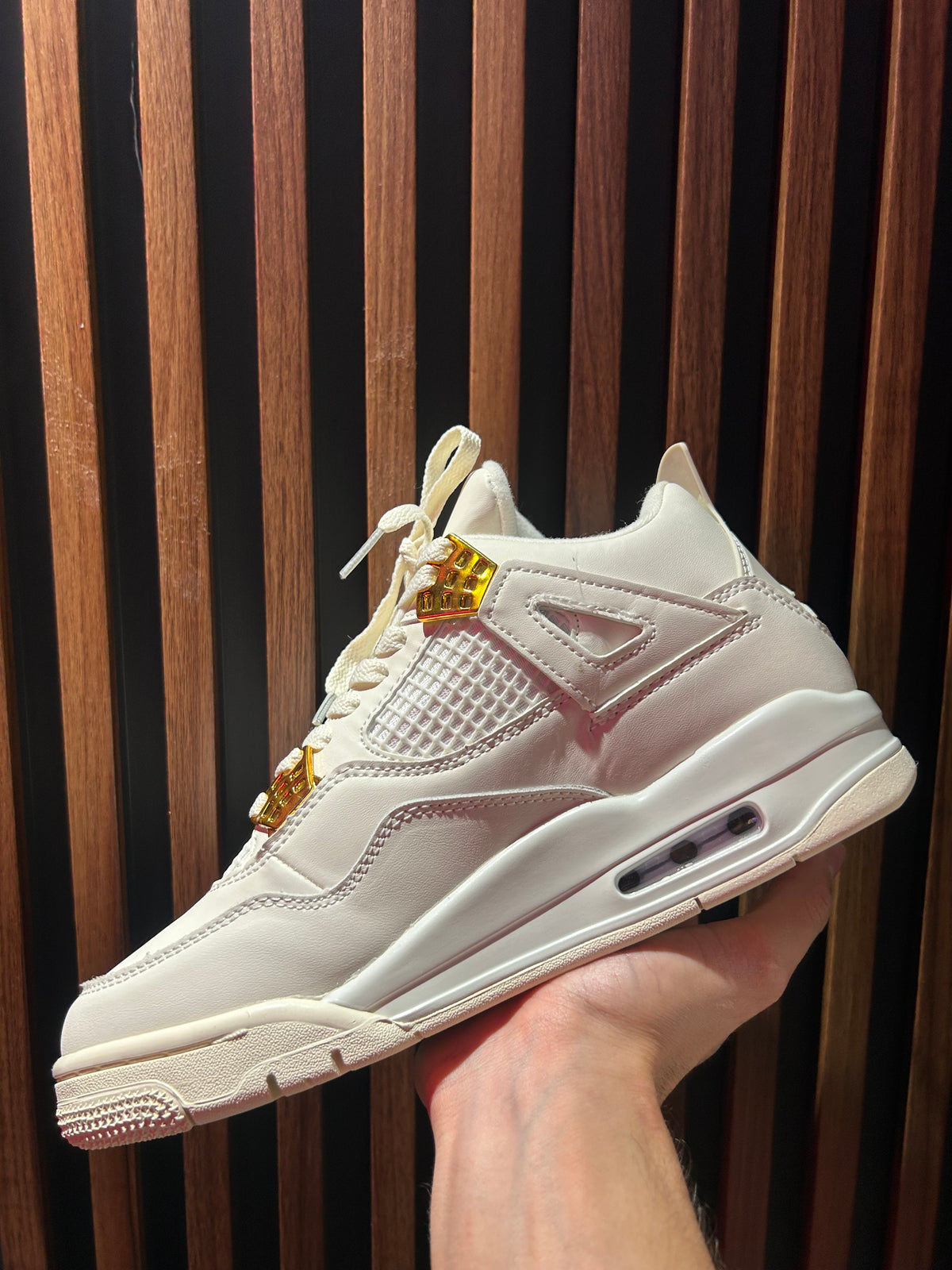 TENIS AIR JORDAN 4 RETRO METALLIC GOLD