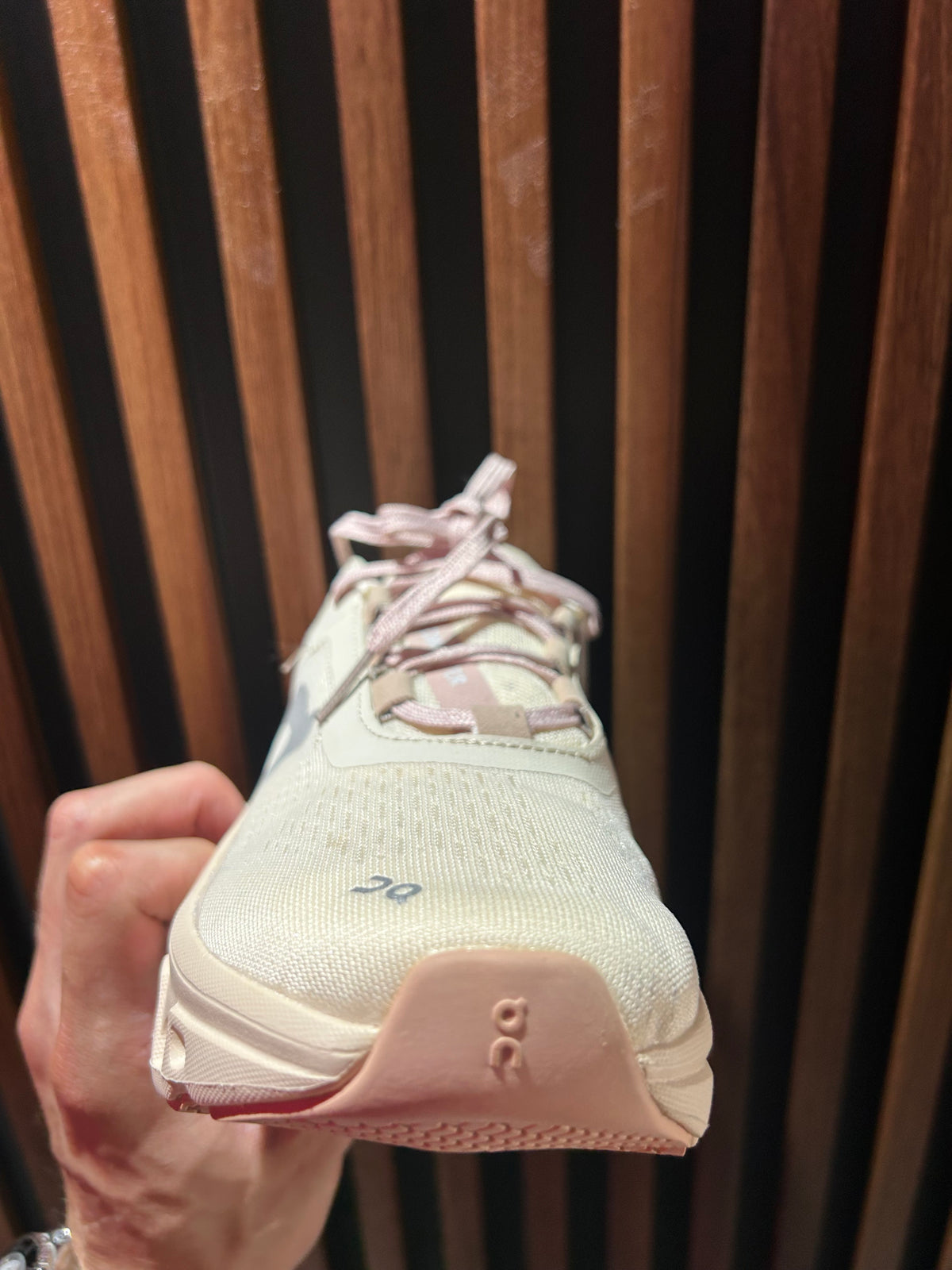 TENIS ON CLOUDMONSTER